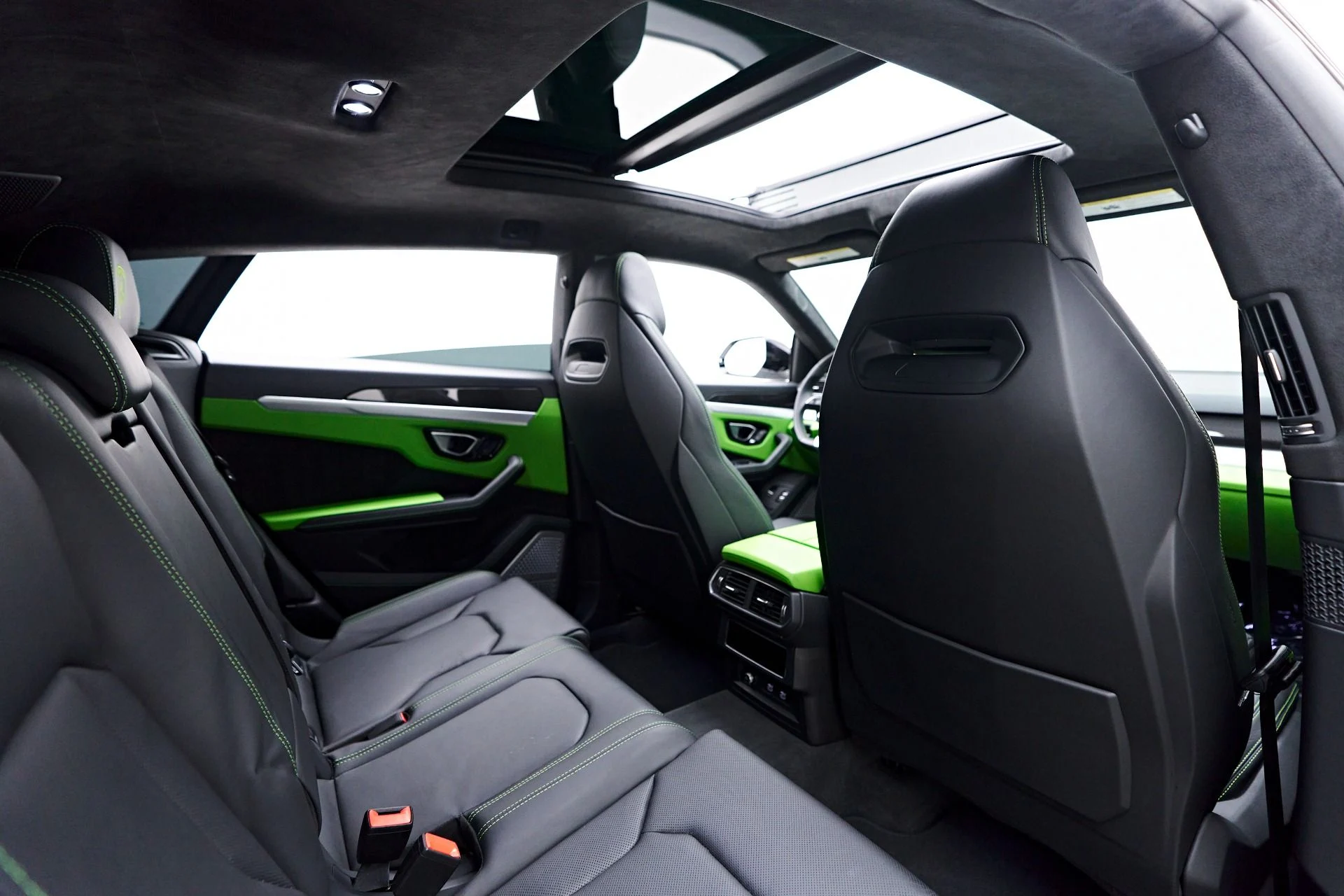 mph047_2462023581_Used_2022_Lamborghini_Urus_Base_1758404819_71566ef7a4