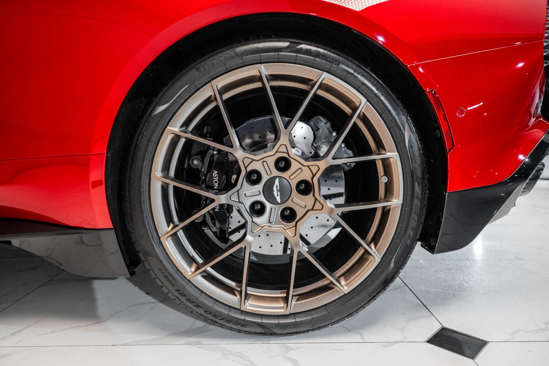 mph047_2467646793_Used_2025_Aston_Martin_Vanquish_1751746222_a08e7e9ba8