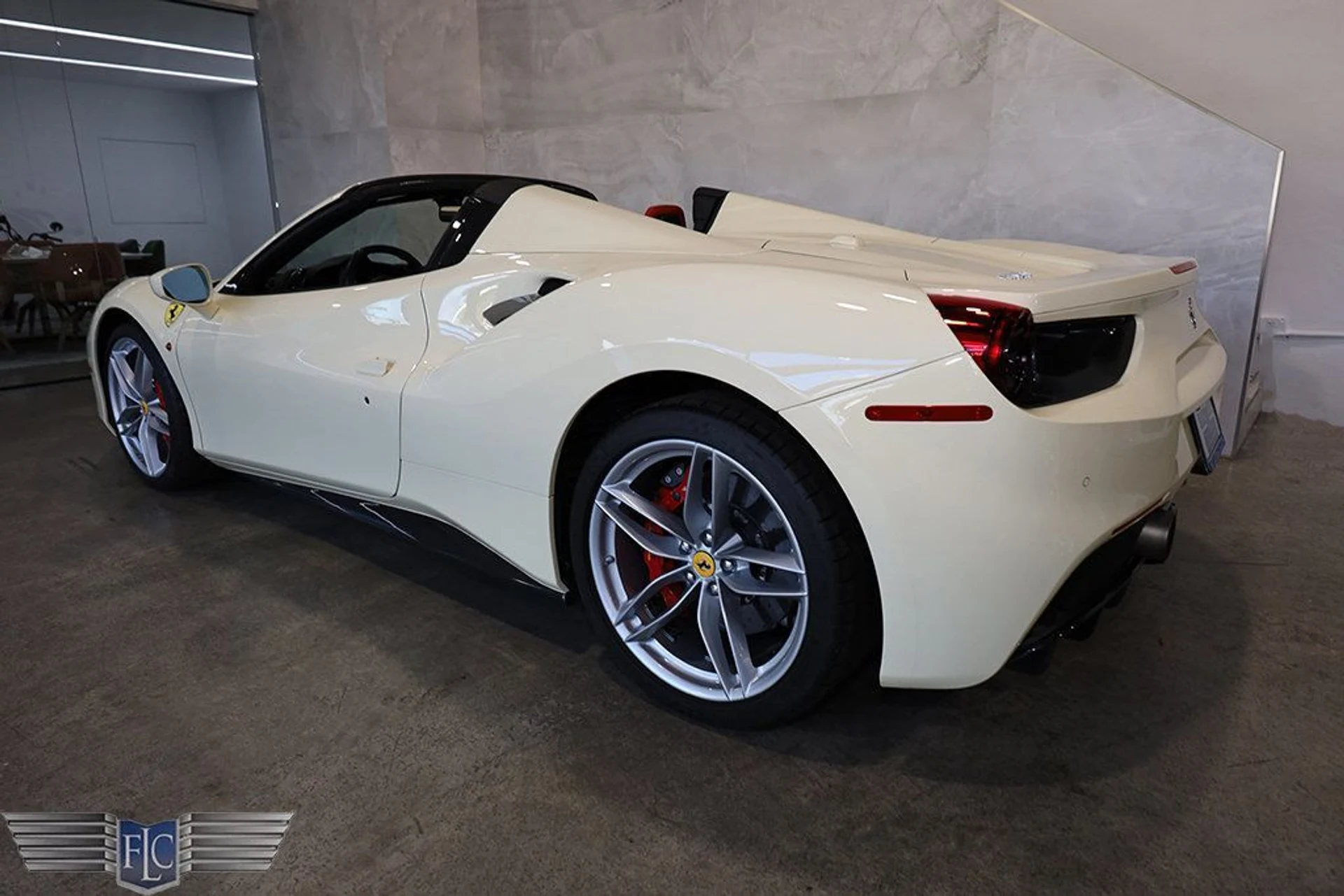 mph047_2470095649_used_2018_ferrari_488_spider_convertible_9689_22993121_48_1024_28699c2654