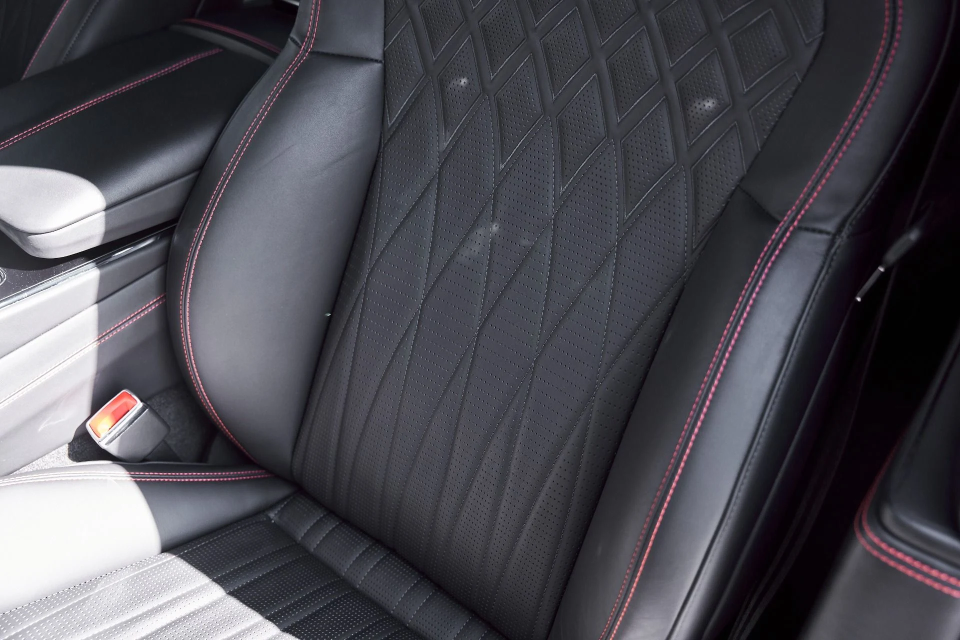 mph047_2485316316_Used_2023_Bentley_Flying_Spur_S_1770950684_2e626dee4e