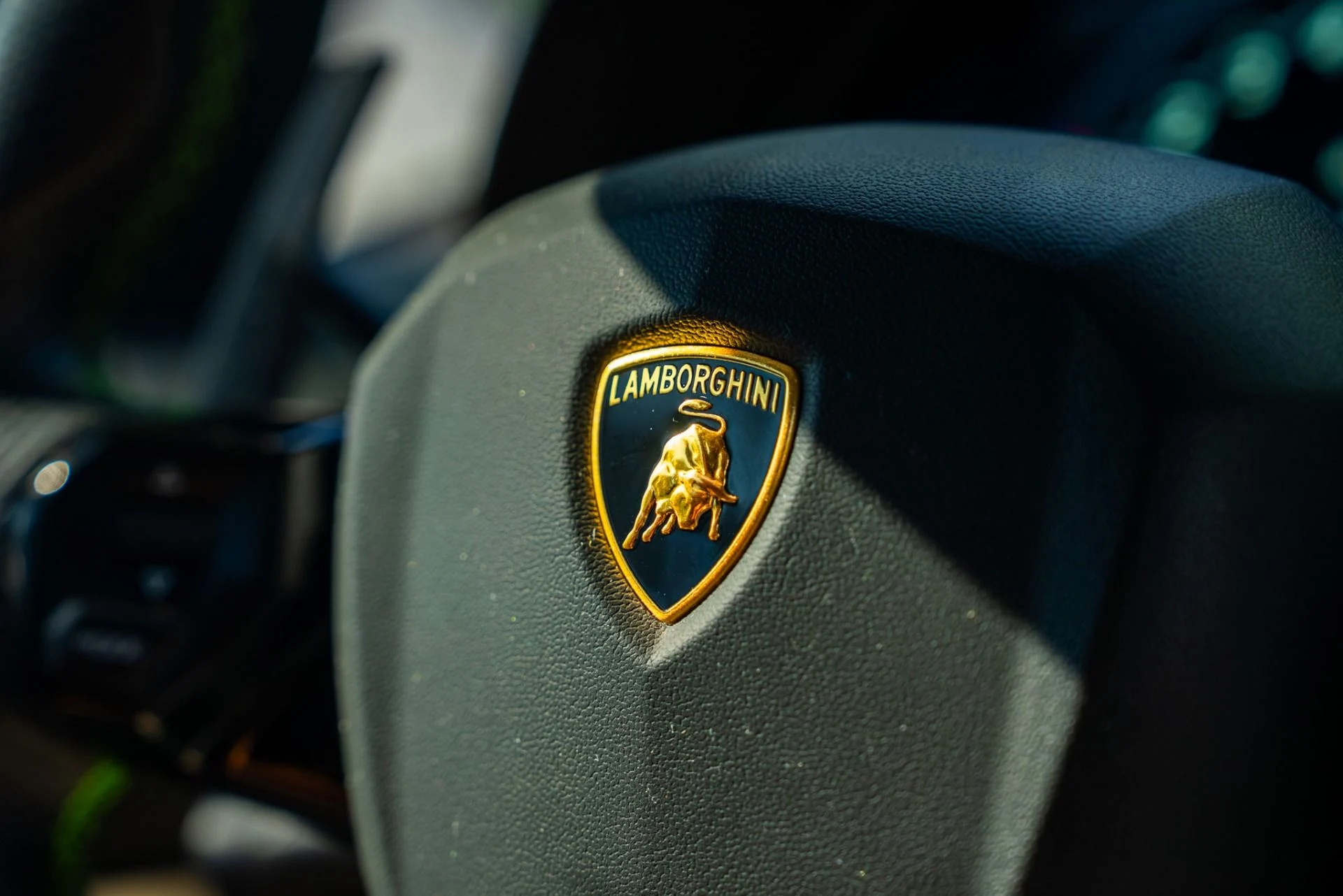 mph047_2497668893_Used_2018_Lamborghini_Aventador_LP_740_4_S_1762289338_6457412c29