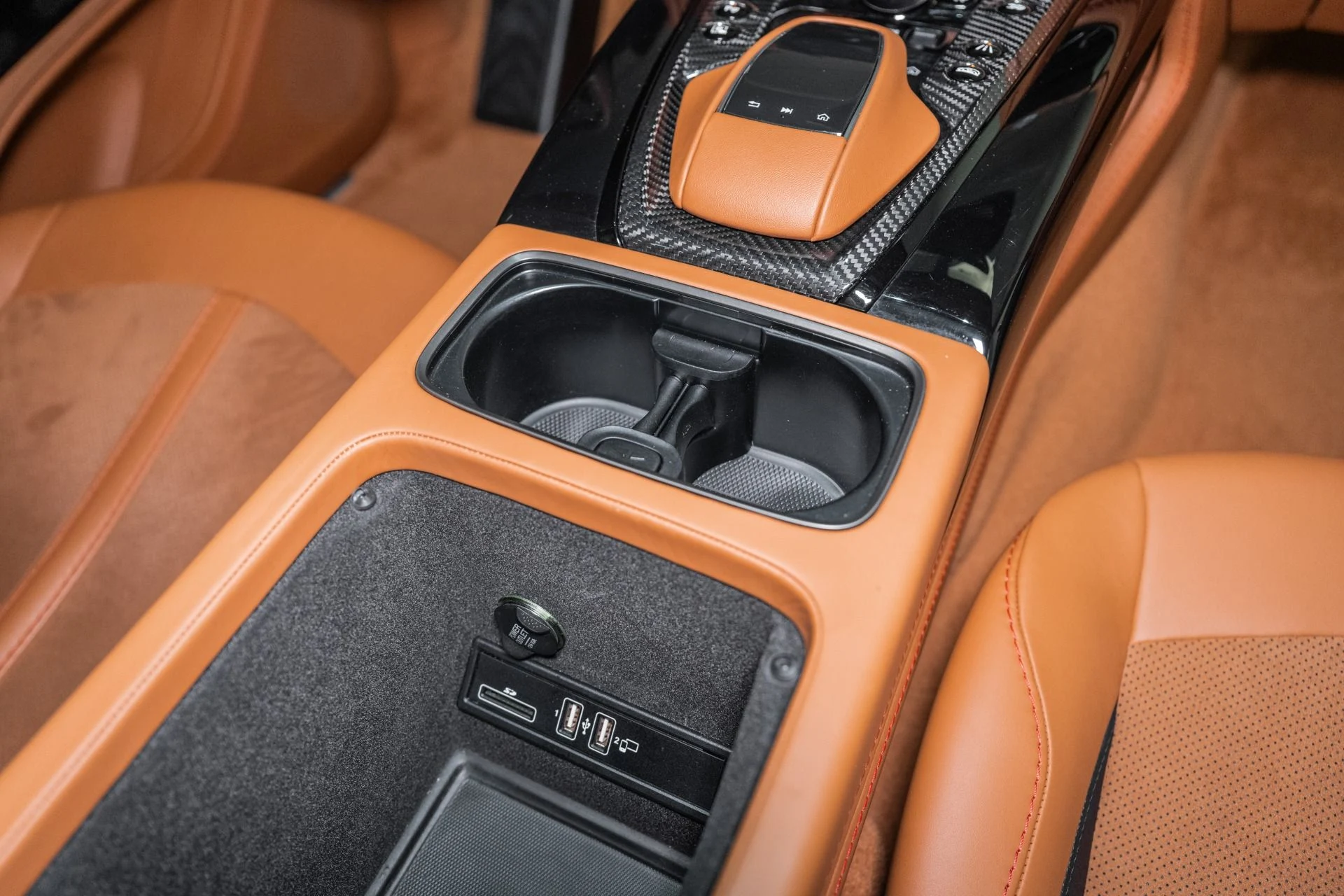 mph047_2518453282_Used_2023_Aston_Martin_DBX_707_1753453751_2962006a81