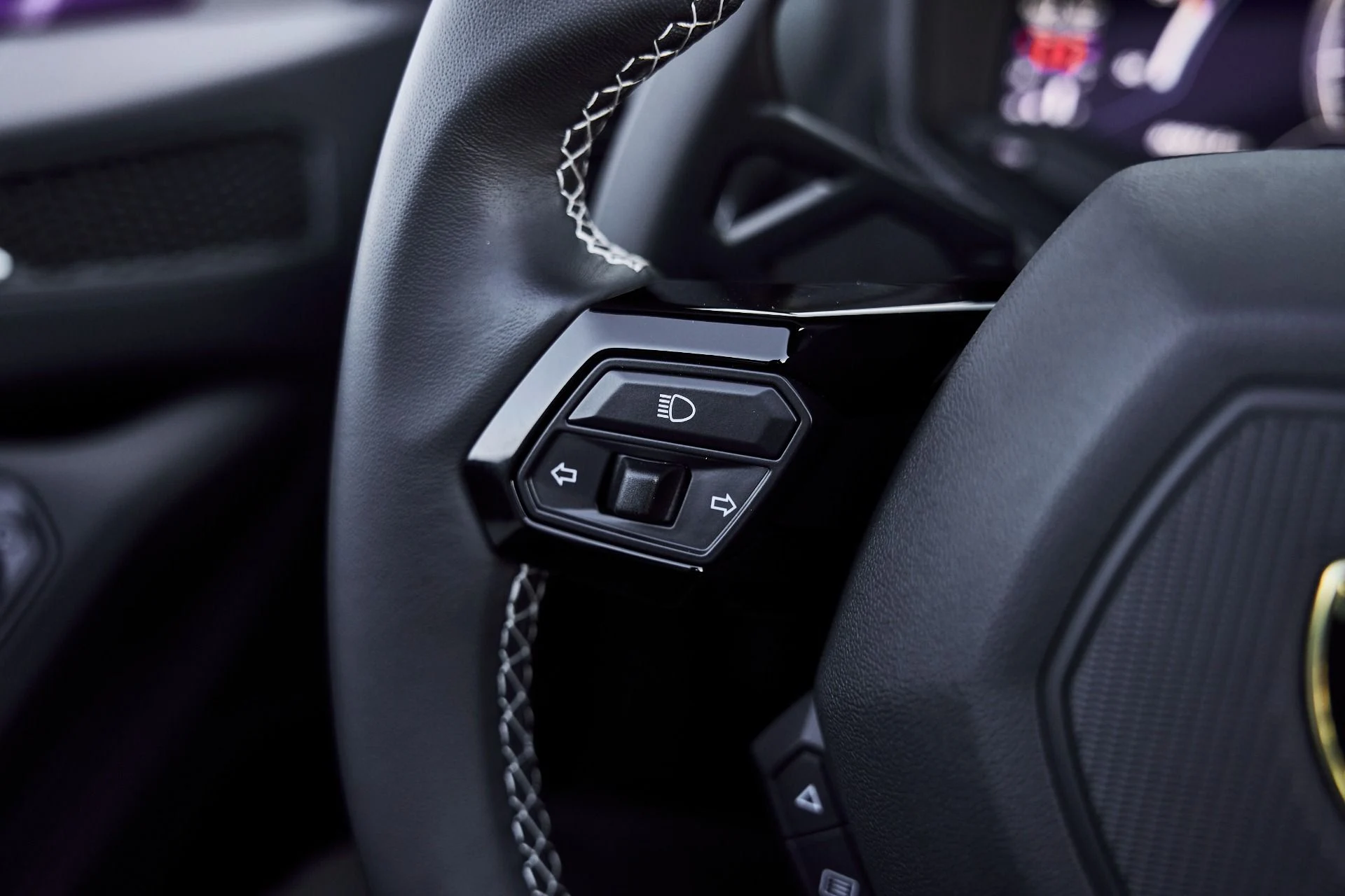 mph047_2526632343_Used_2024_Lamborghini_Huracan_EVO_Base_1774744610_fac037ebb4