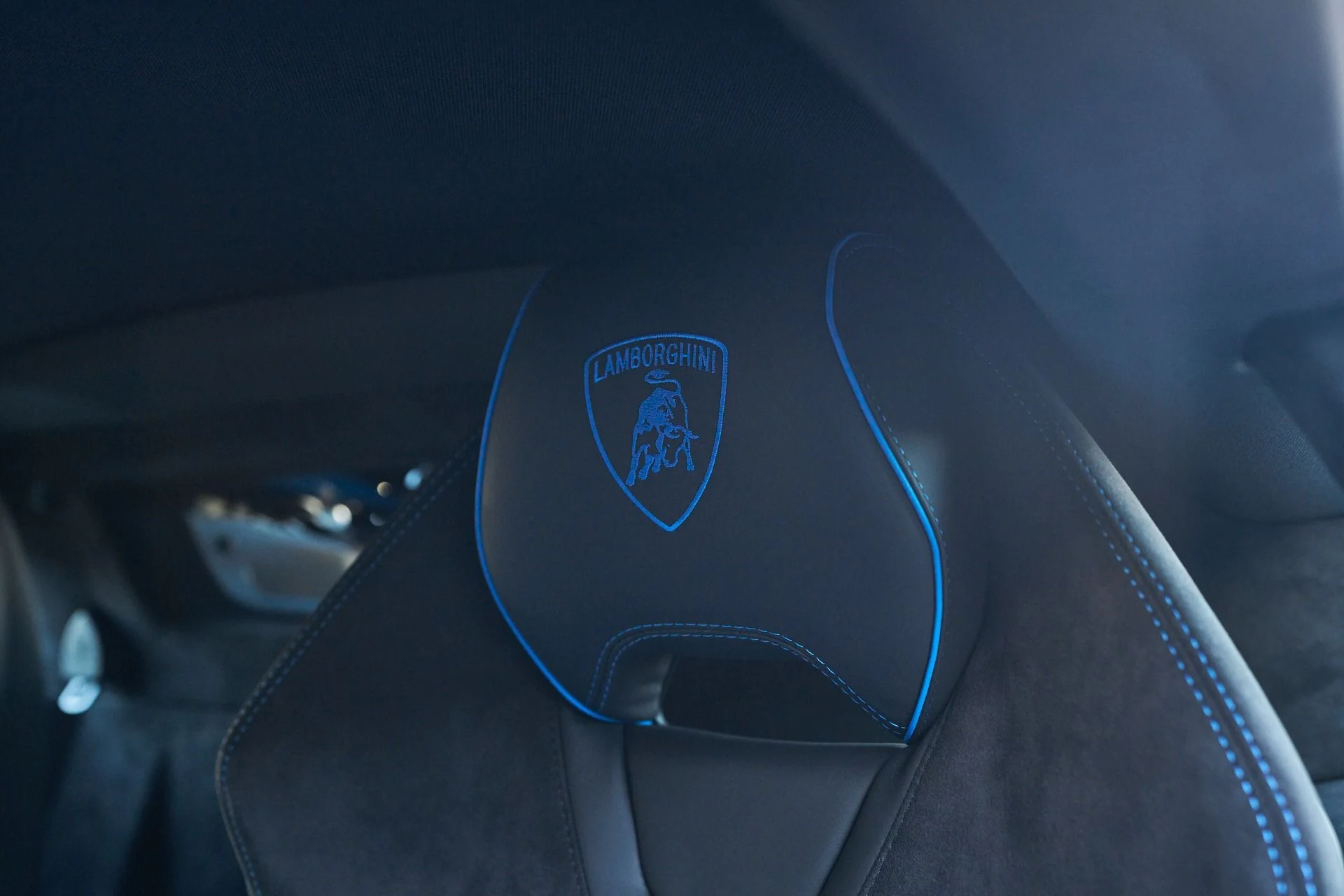 mph047_2538231034_Used_2024_Lamborghini_Huracan_Sterrato_Base_1761068462_89eab236ad