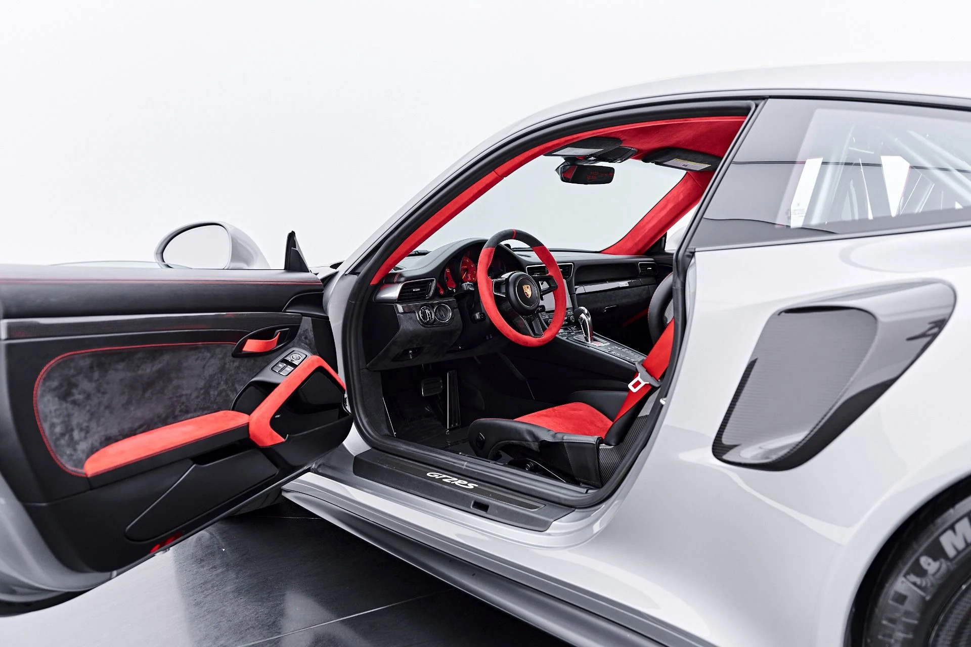 mph047_2553251070_Used_2019_Porsche_911_GT_2_RS_1788559247_d7f28b2eb2