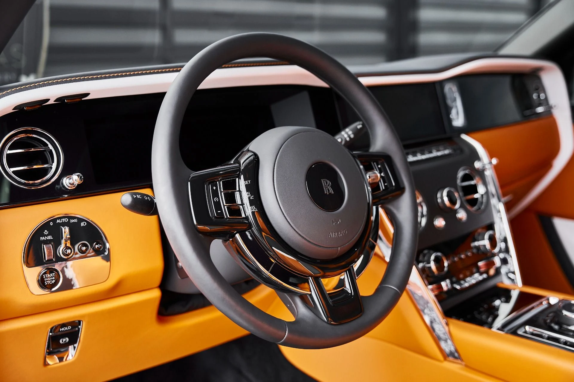 mph047_2554130965_Used_2025_Rolls_Royce_Cullinan_Base_1770950913_9a9dc1d17c