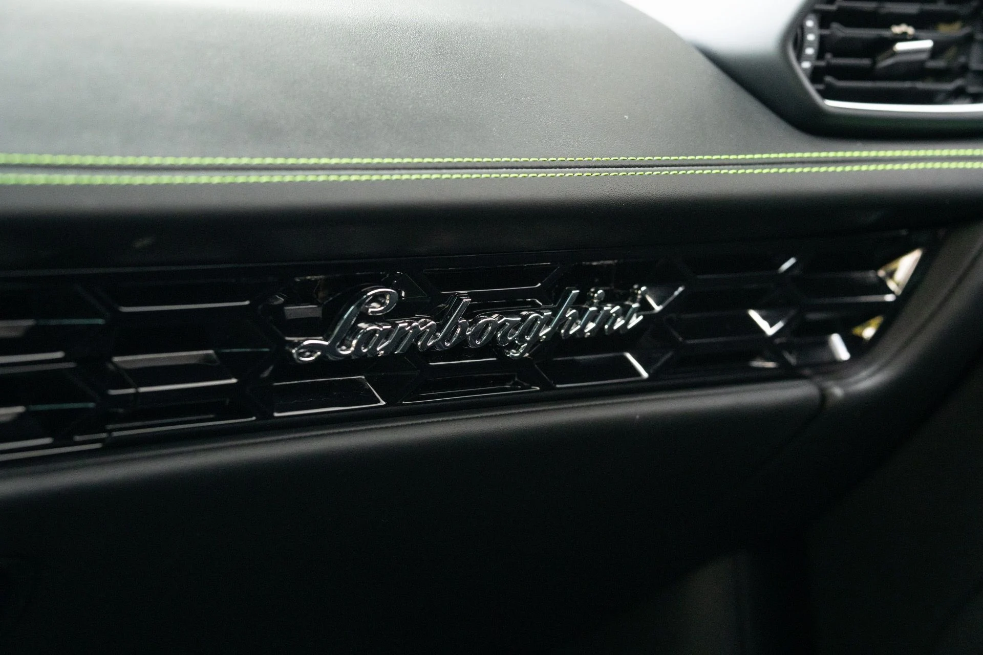 mph047_2556483927_Used_2020_Lamborghini_Huracan_EVO_1770872075_58be593d51