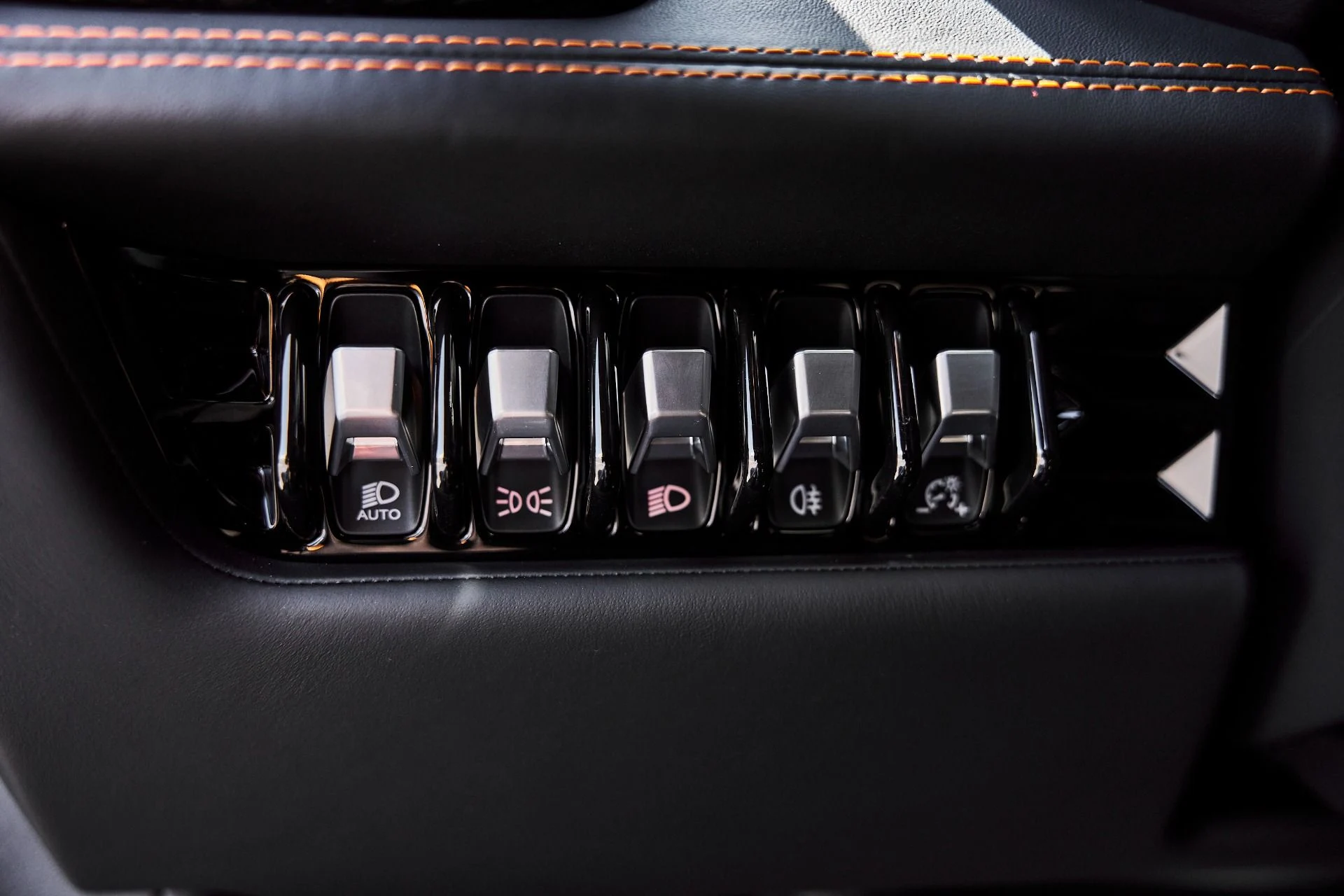 mph047_2559913782_Used_2020_Lamborghini_Huracan_EVO_Base_1777394847_3172c2802b