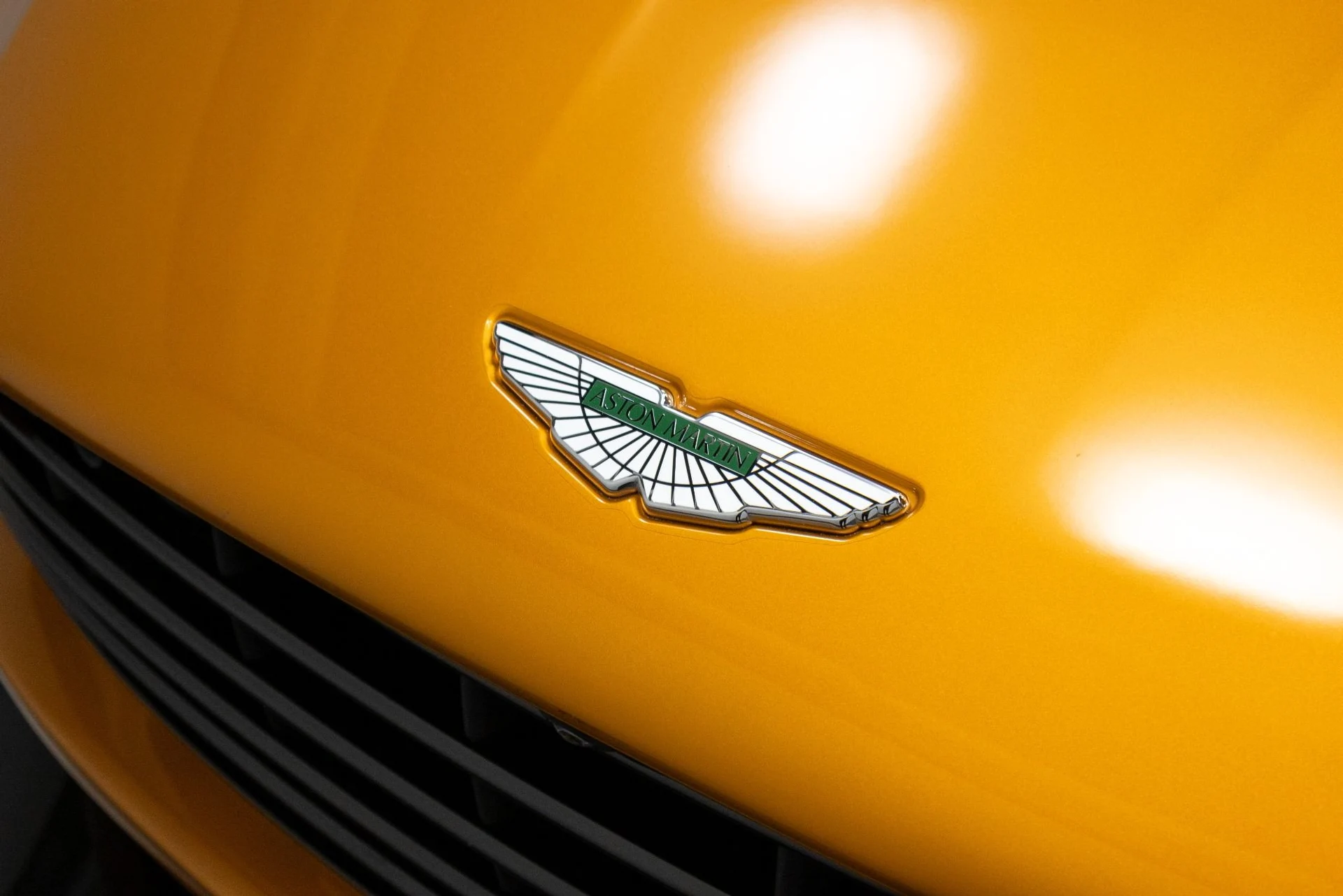 mph047_2568972816_Used_2018_Aston_Martin_DB_11_1761056860_6a3fd4d5f3