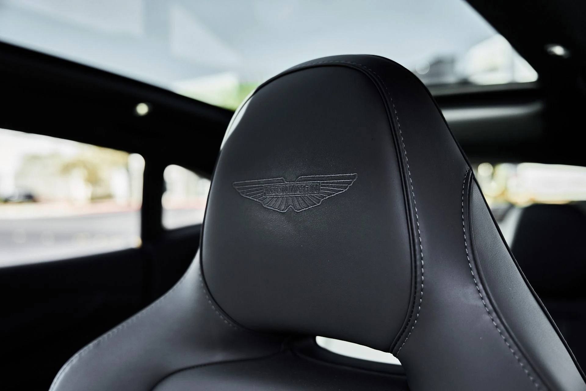 mph047_2587738352_Used_2025_Aston_Martin_DBX_707_1778288642_f62cff5f14