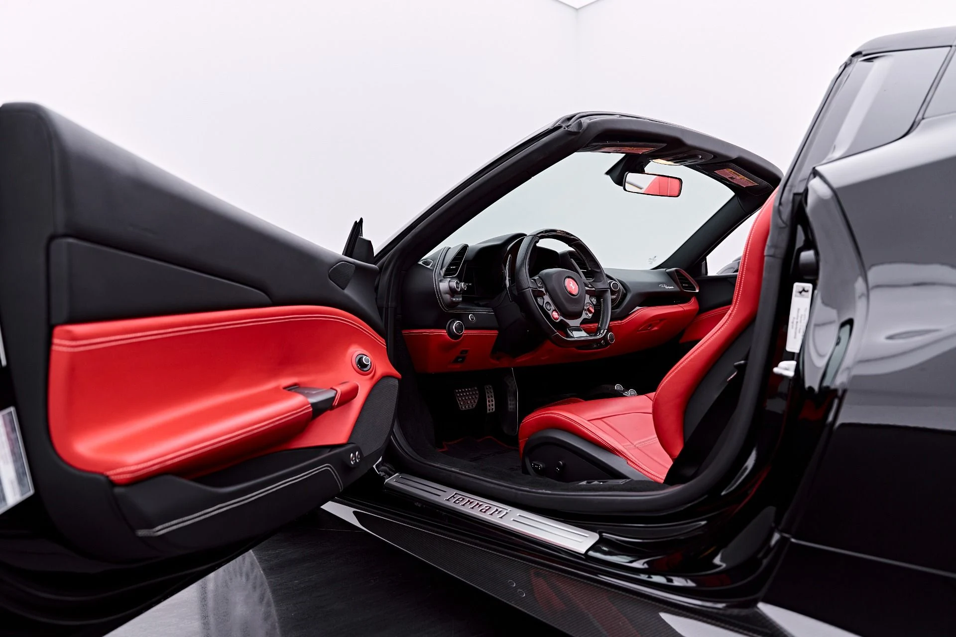 mph047_2590280602_Used_2018_Ferrari_488_Spider_Base_1786671710_4e0d5adb20