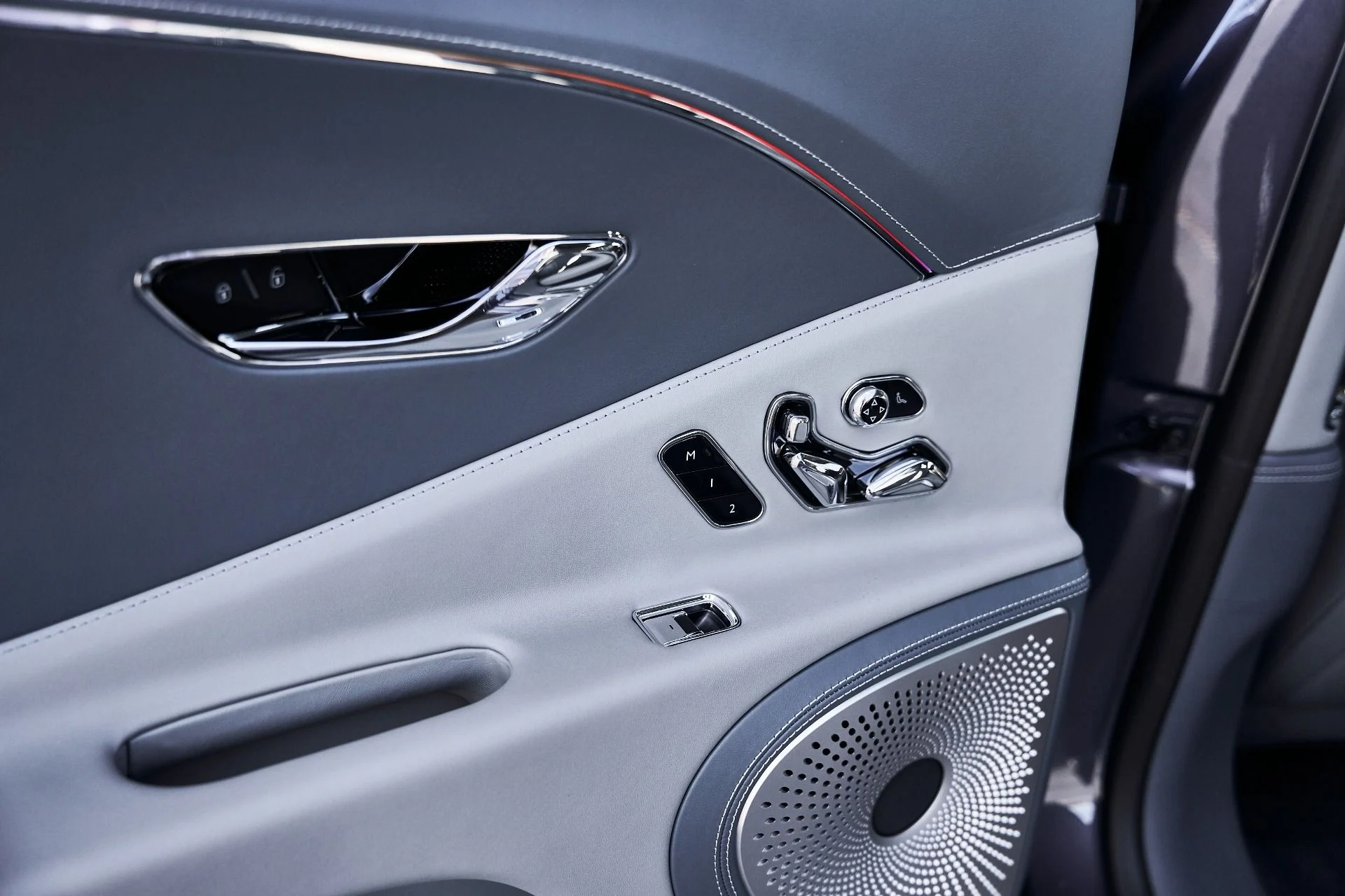 mph047_2598455488_Used_2026_Bentley_Flying_Spur_V8_1775613321_9478f8a3d0