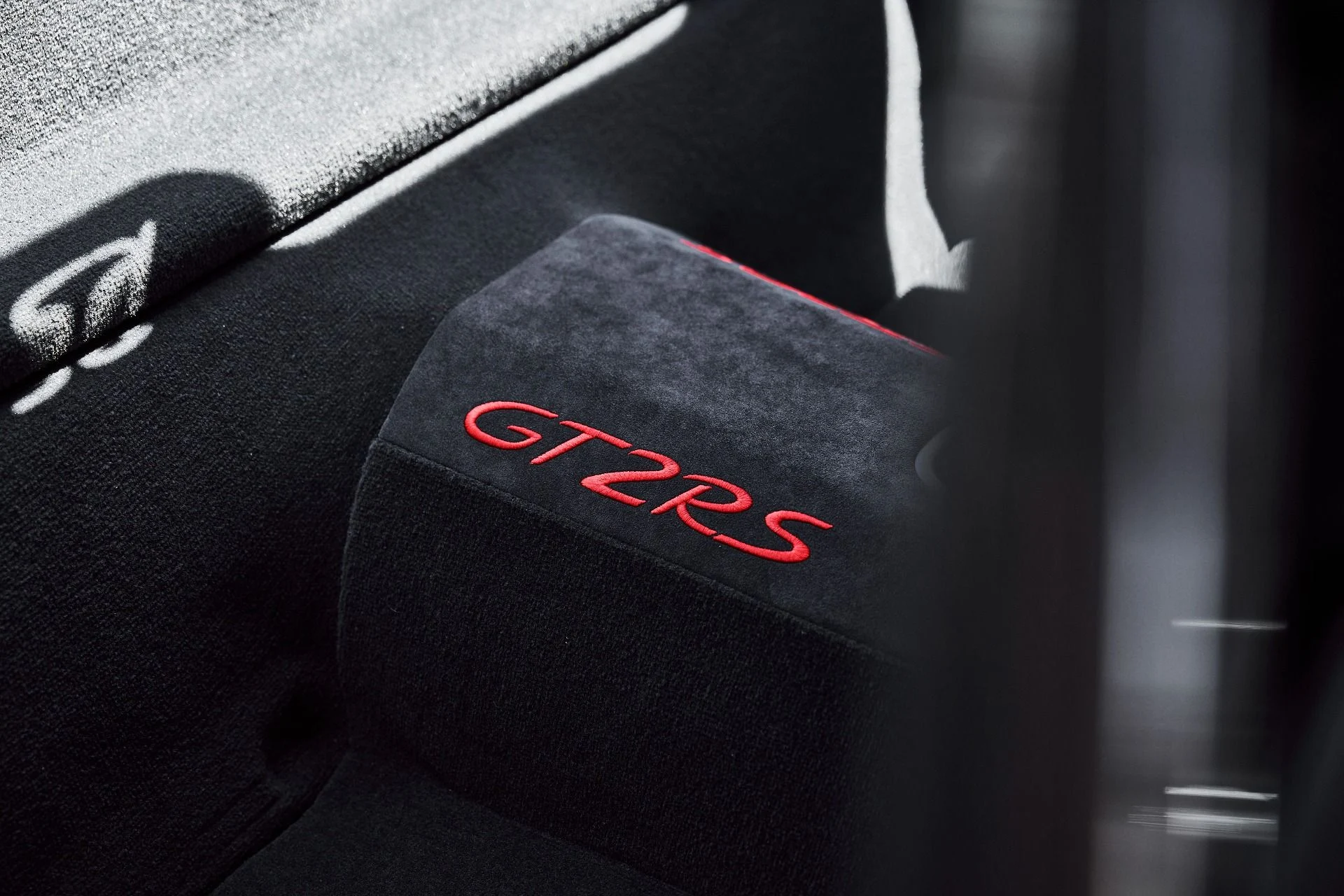 mph047_2614856539_Used_2018_Porsche_911_GT_2_RS_1778880967_5988120e3d