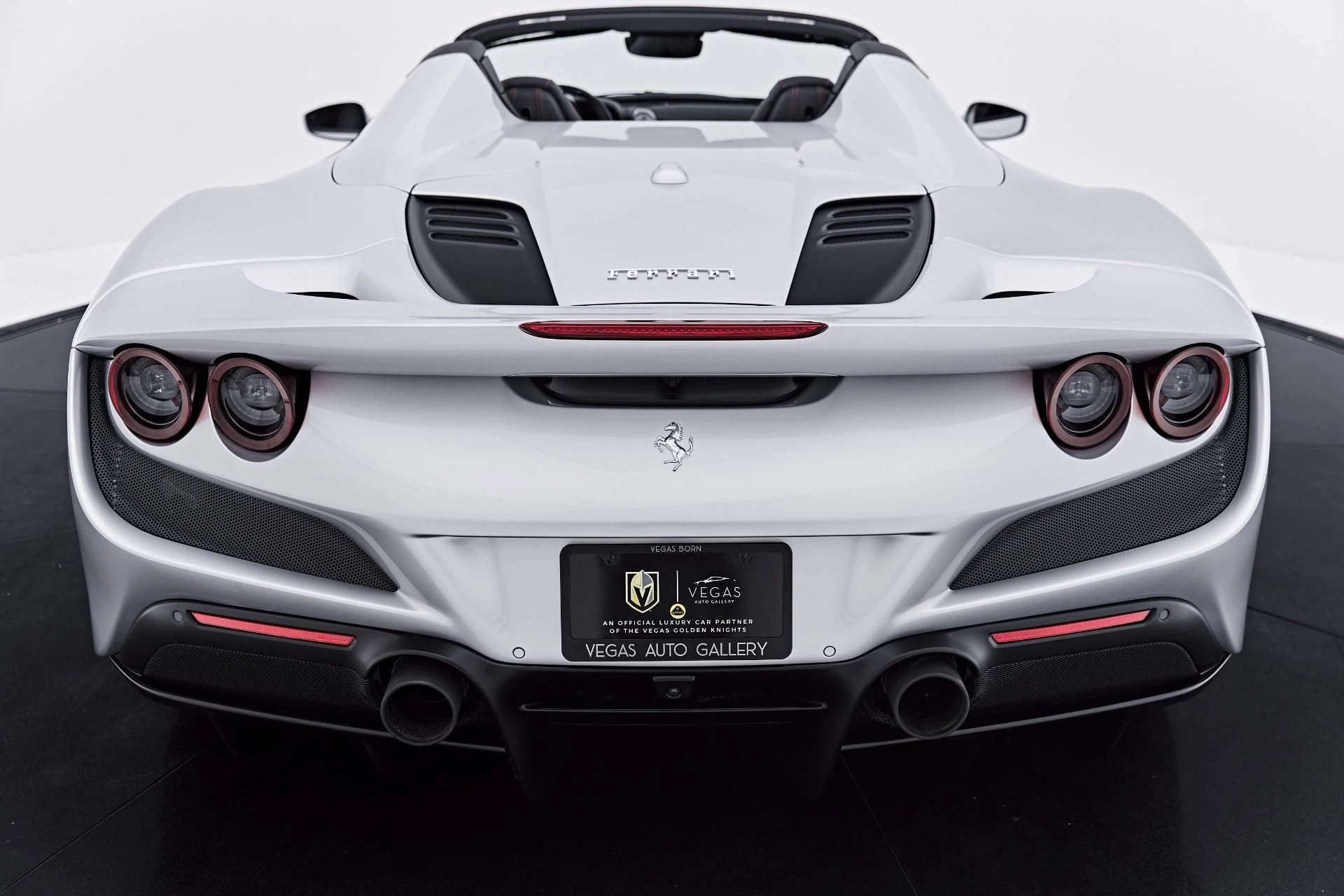 mph047_2621071071_Used_2022_Ferrari_F8_Spider_Base_1785538832_9aed15dd31