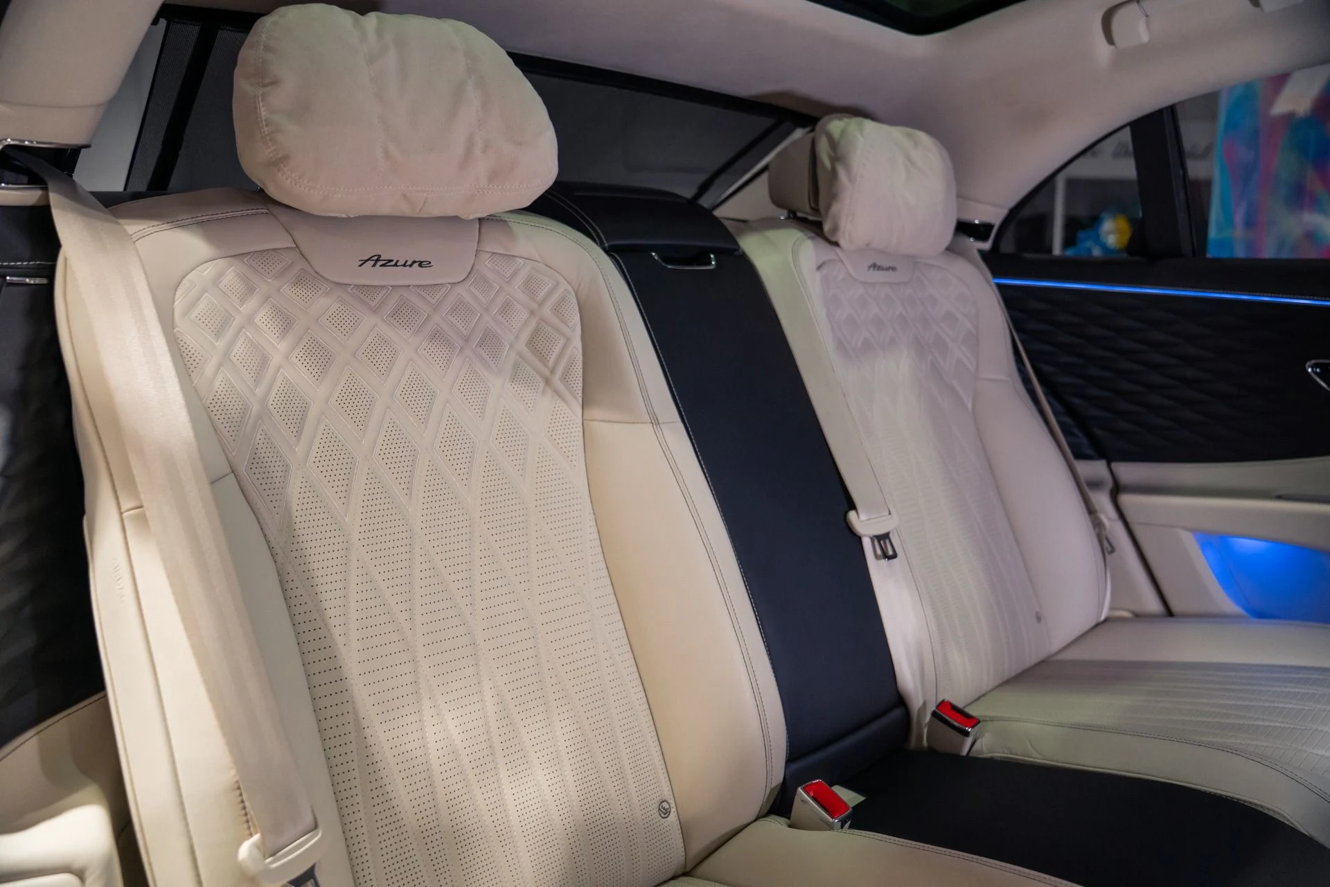 mph047_2631712146_Used_2023_Bentley_Flying_Spur_Azure_1787341097_c3e44fb6cd