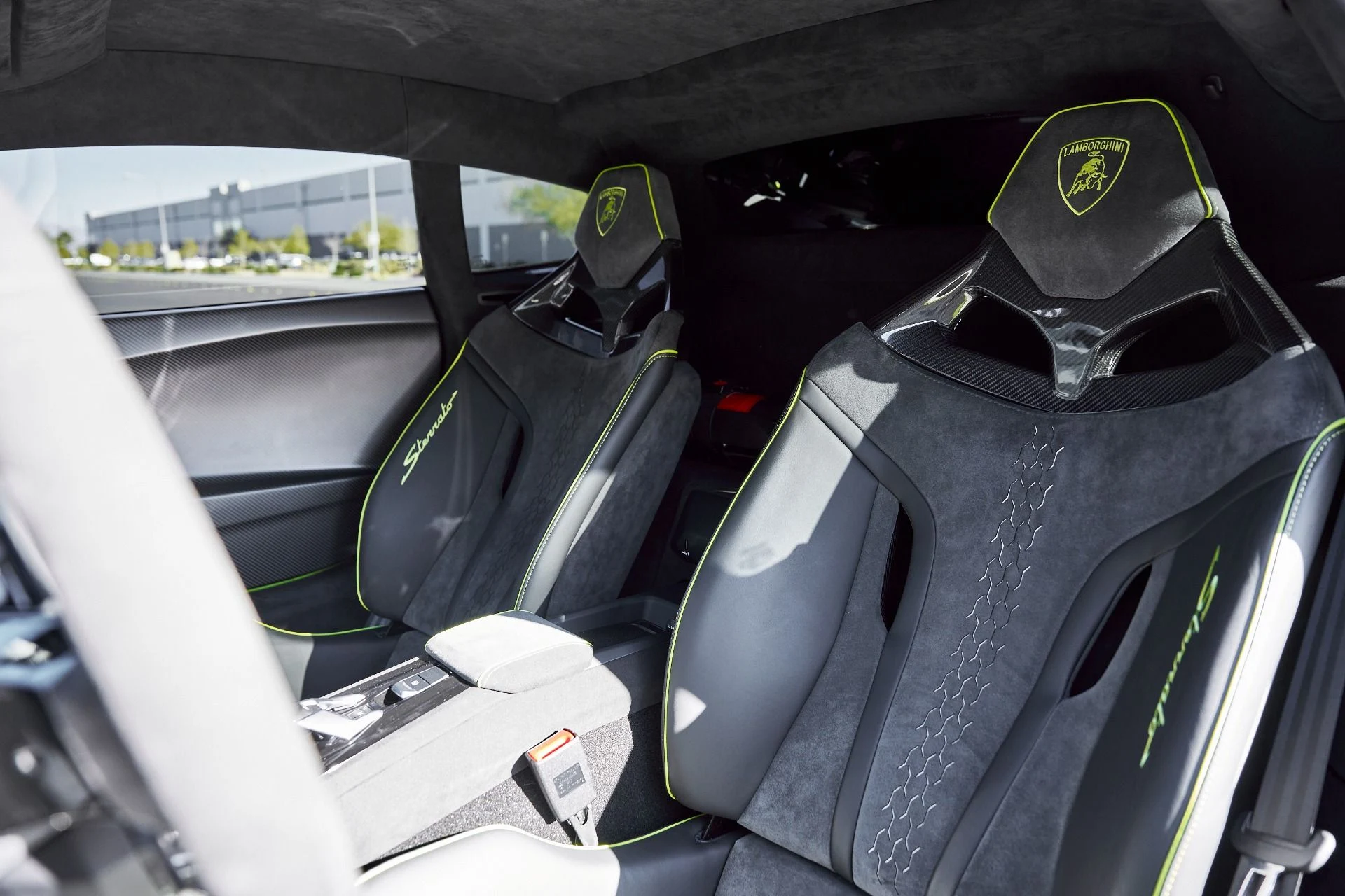 mph047_2648303013_Used_2024_Lamborghini_Huracan_Sterrato_Base_1767062459_b2320f9ac9