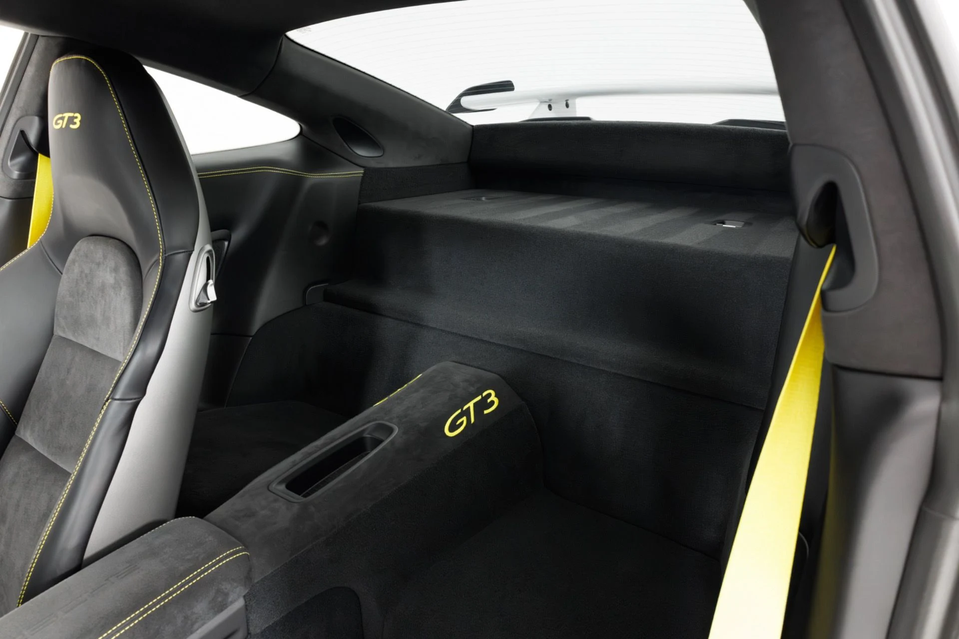 mph047_2650719485_Used_2018_Porsche_911_GT_3_1782317507_ba0a293185