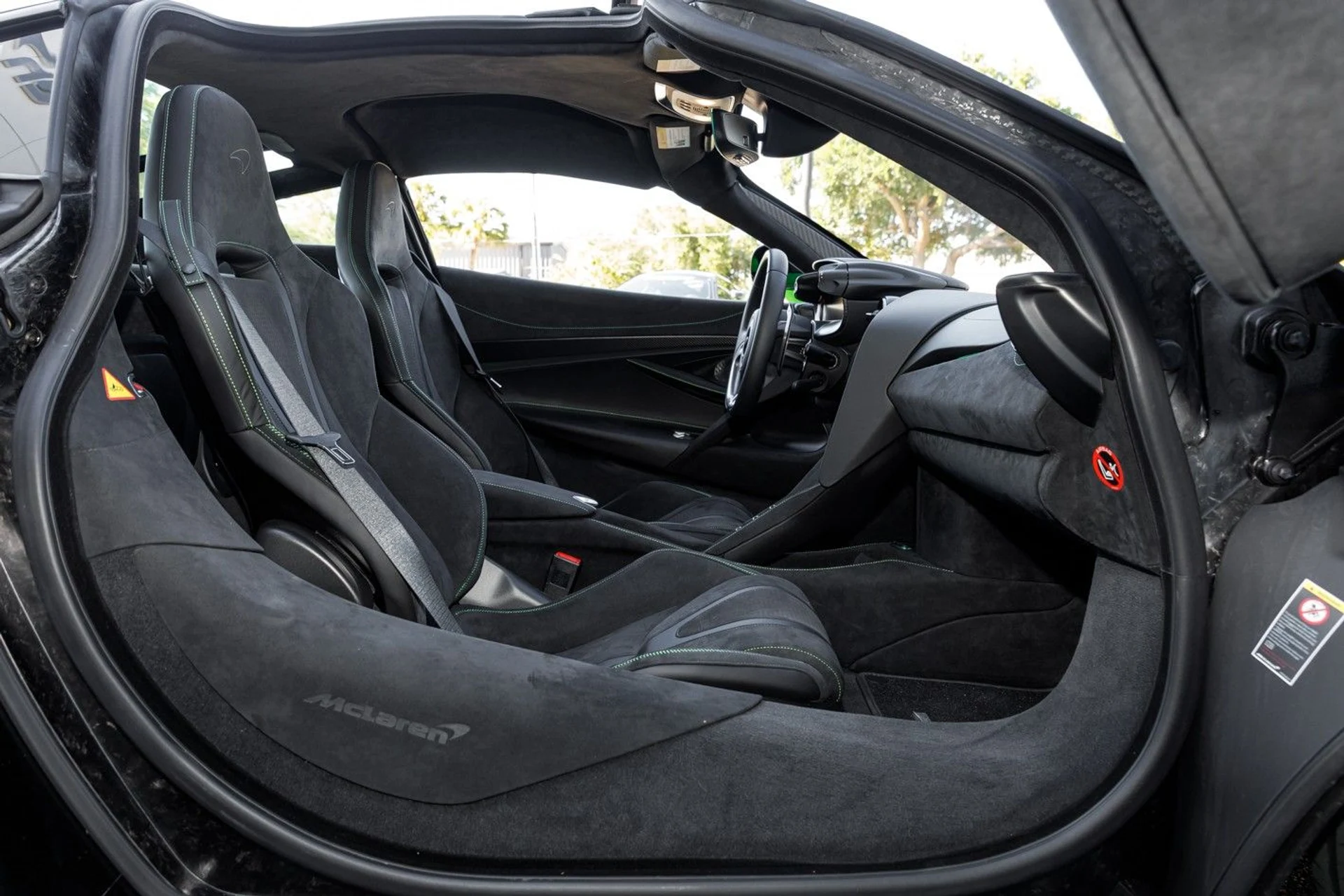 mph047_2651153429_668_p48_l_b9907f2438