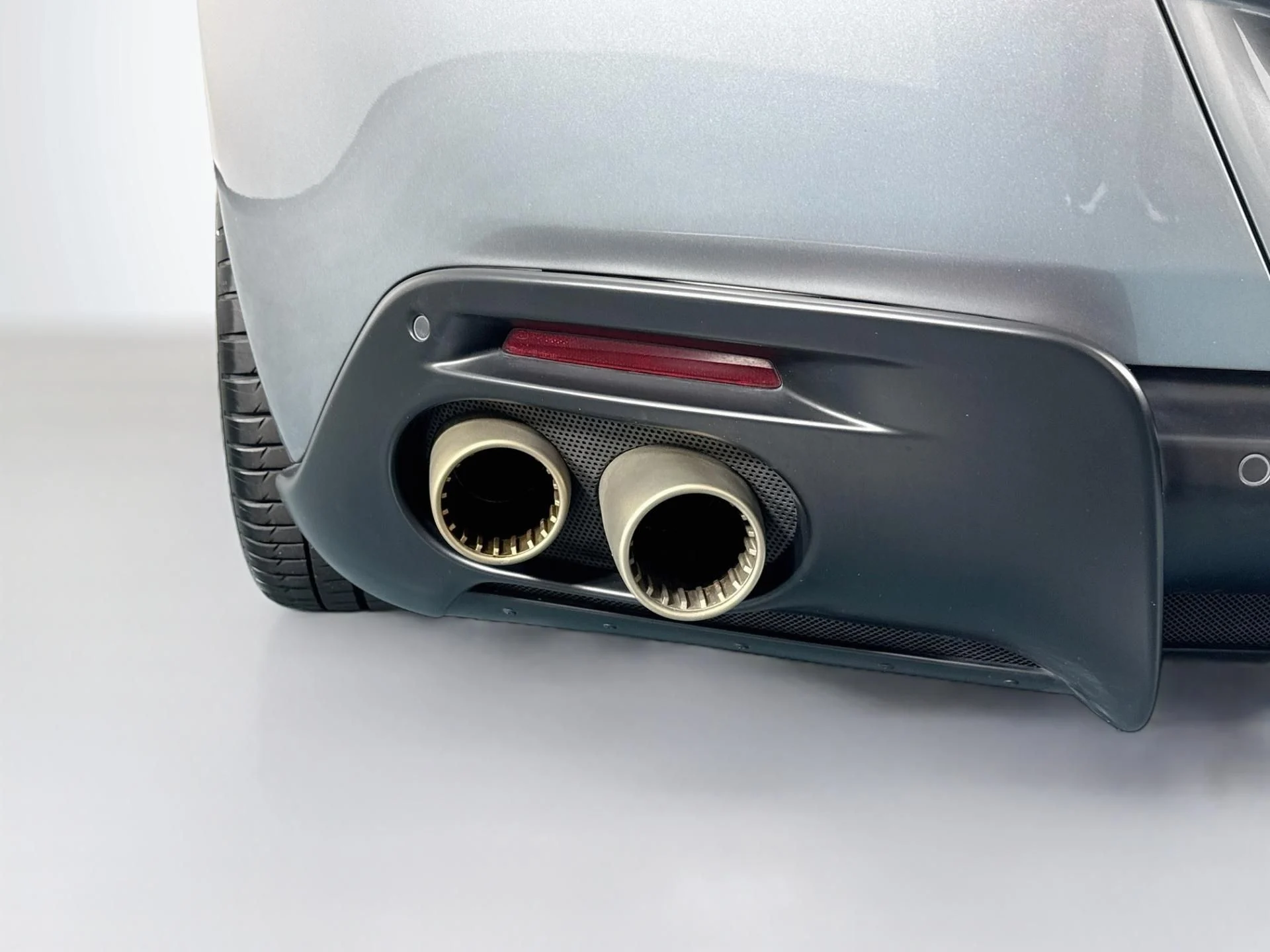 mph047_2665663796_Used_2021_Ferrari_Roma_1787957278_e752a08f0e