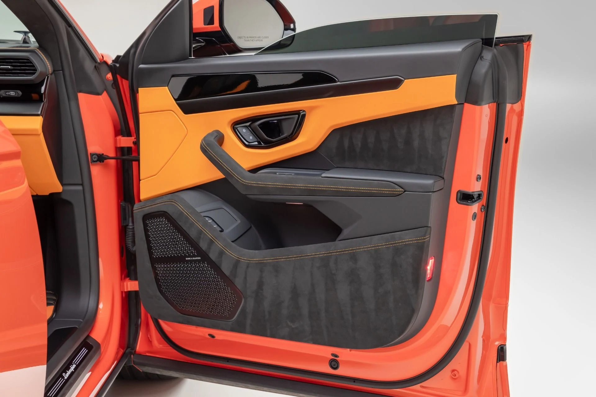 mph047_2690321945_Used_2024_Lamborghini_Urus_S_1766449487_8c661a35c4