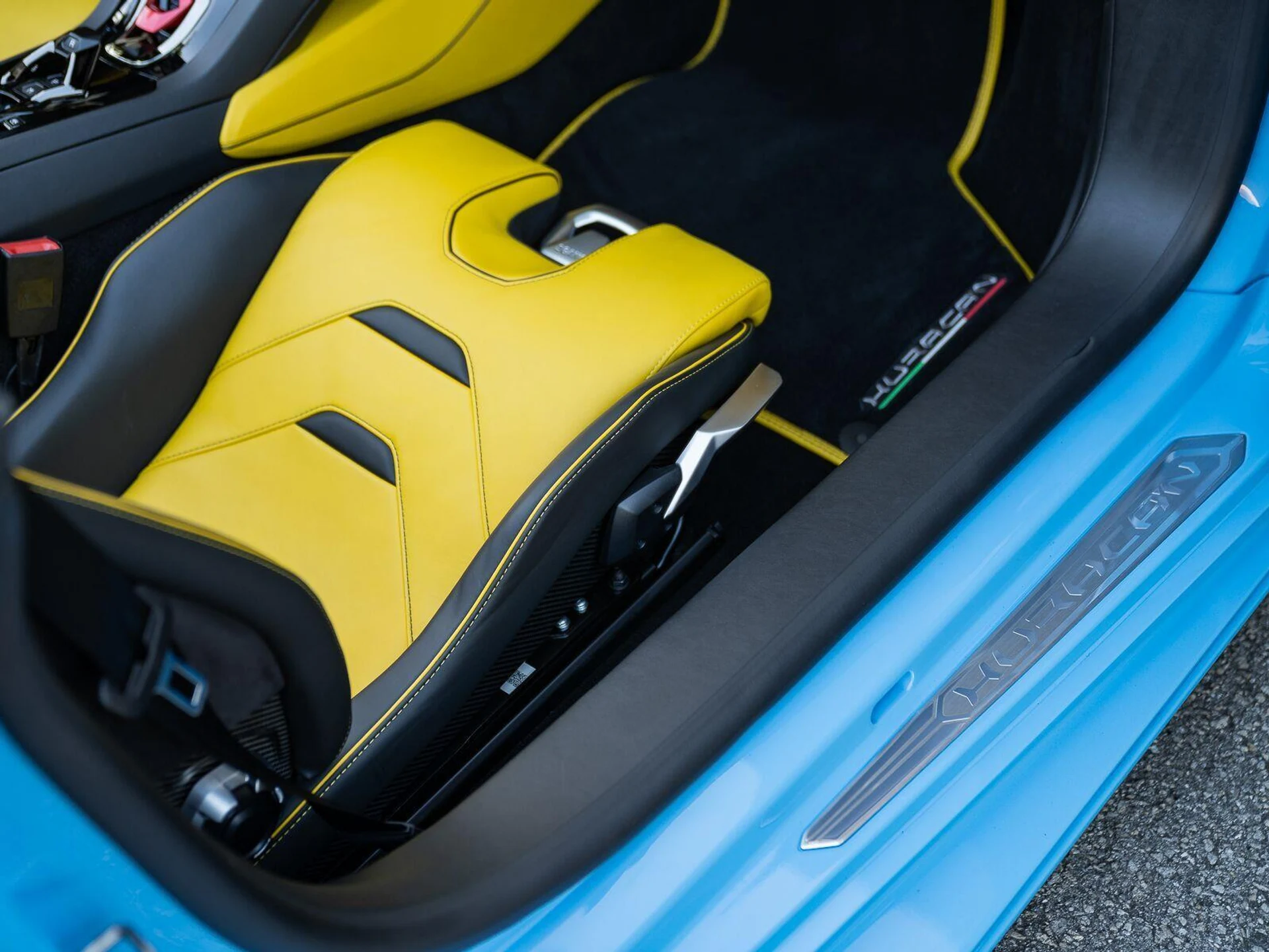 mph047_2705371166_Used_2022_Lamborghini_Huracan_EVO_Spyder_AWD_1792704197_71f8c578bb