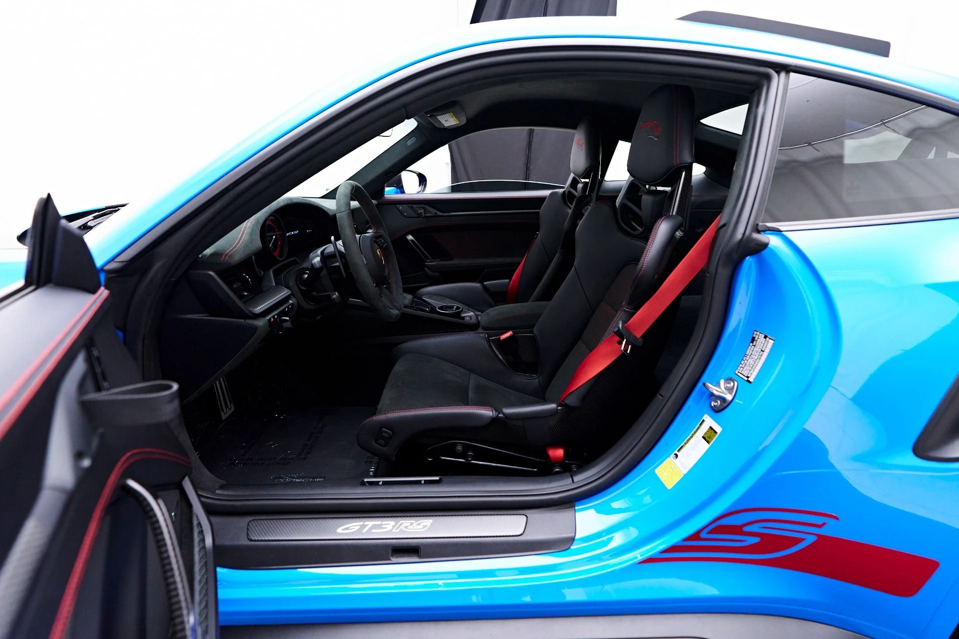 mph047_2722041303_Used_2024_Porsche_911_GT_3_RS_1754618646_138474d534