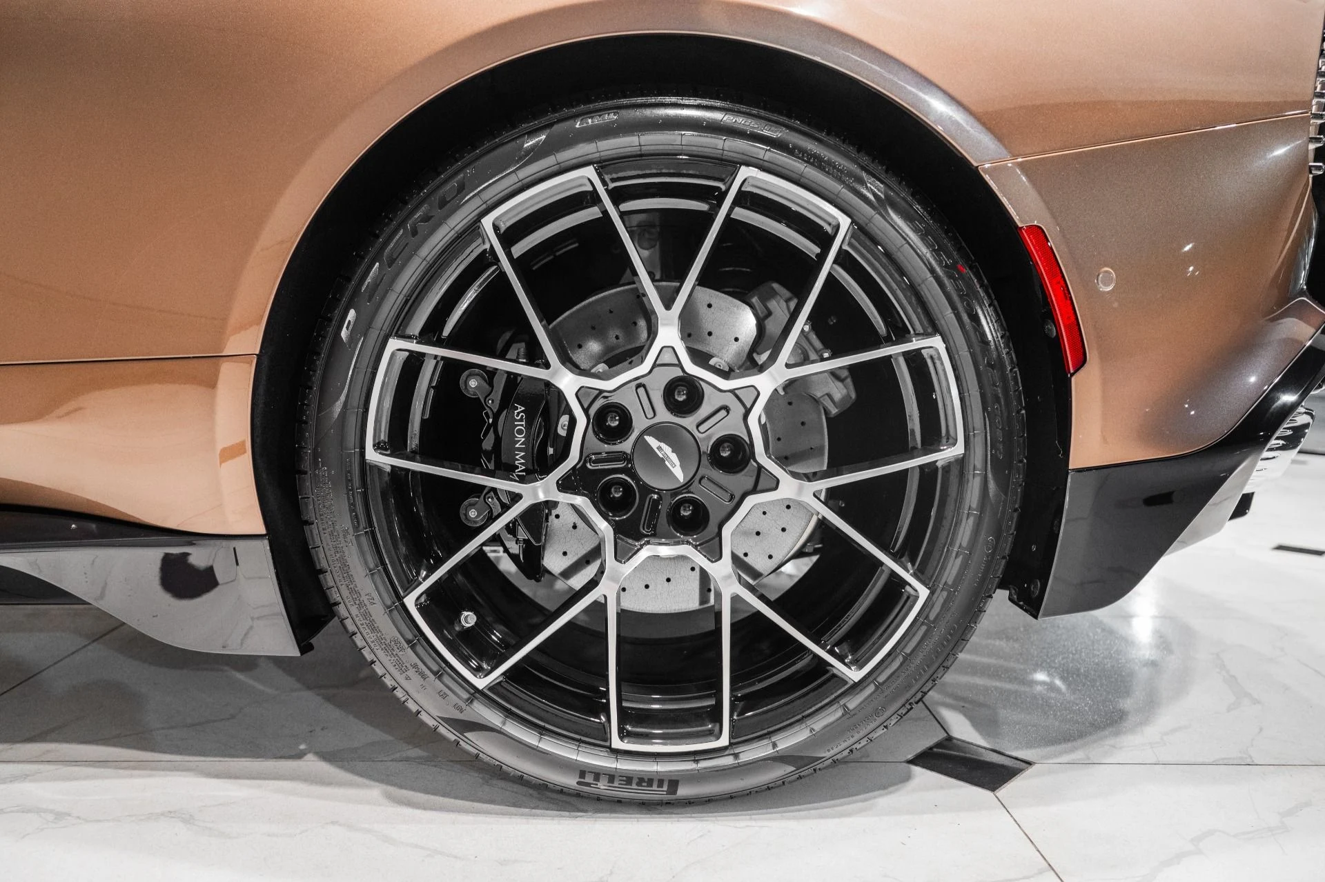 mph047_2729961130_New_2026_Aston_Martin_Vanquish_Volante_1783526001_483b71c1ba