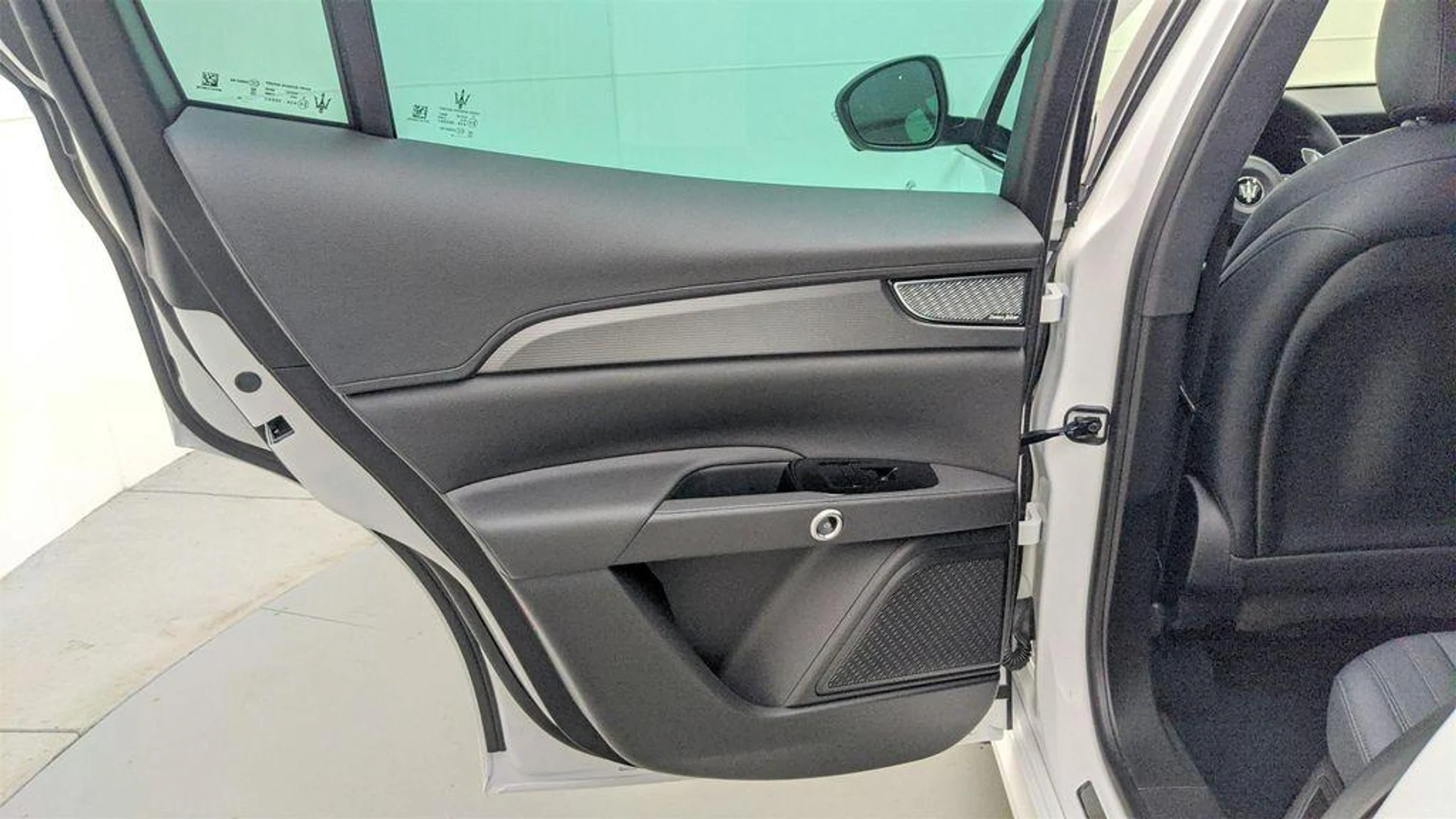 mph047_2765756853_Fhfejg_M_Xad_Pn_R0_P2_N83_O2y_Sm_DY_53fd30c038