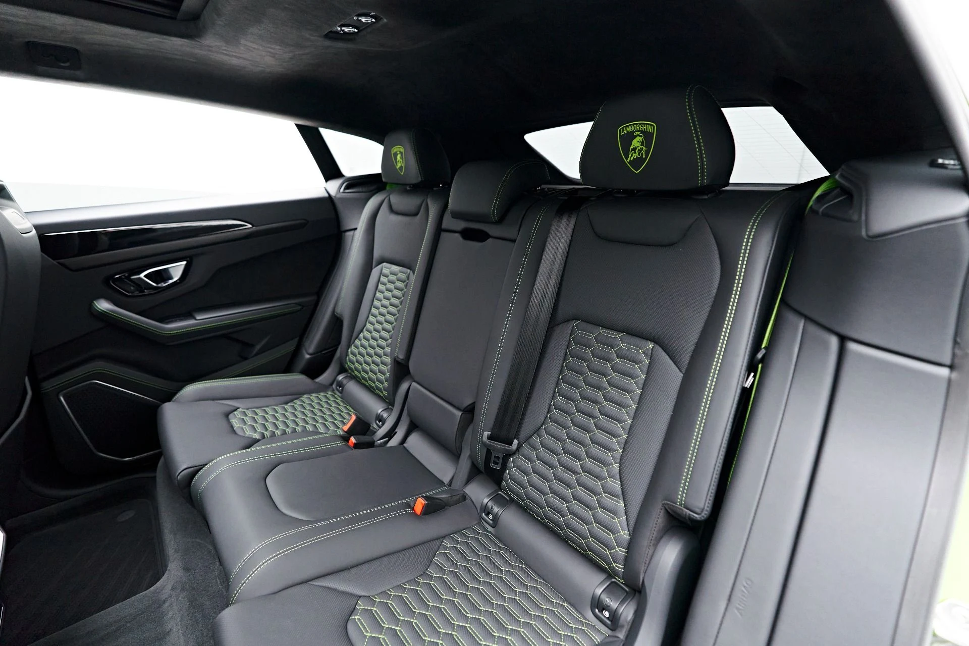 mph047_2772066658_Used_2023_Lamborghini_Urus_S_1692657144_a023e7b281