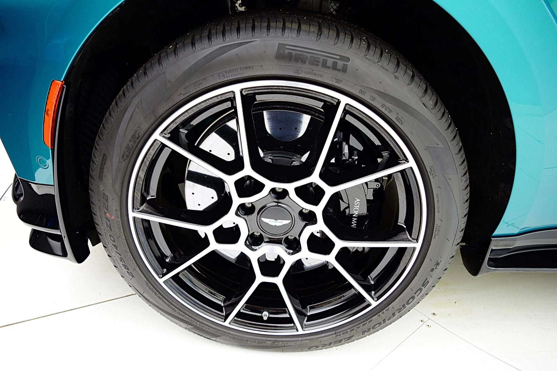 mph047_277278341_New_2025_Aston_Martin_DBX_707_d60dbb54c6