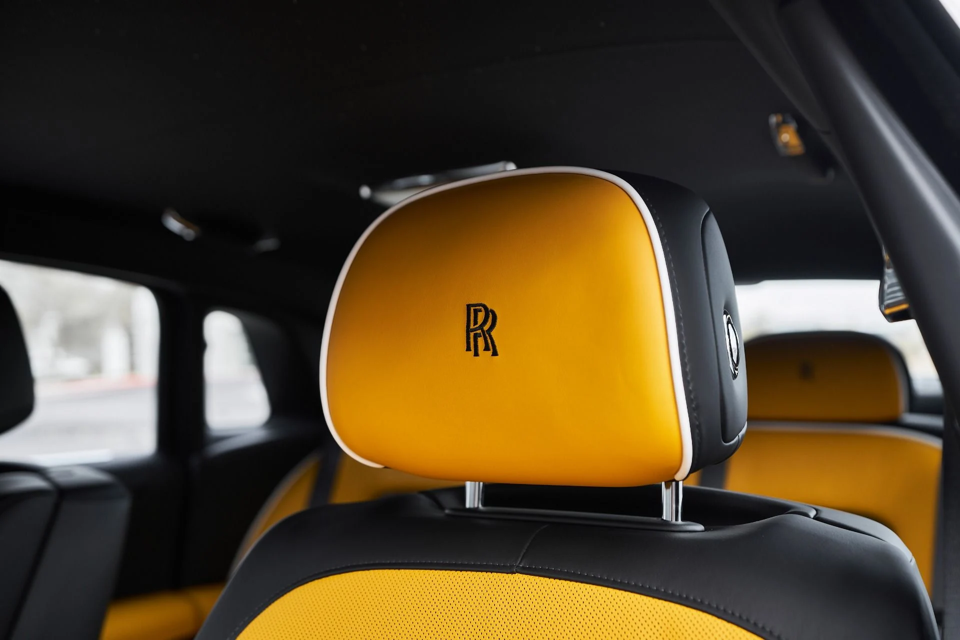 mph047_2806943737_Used_2025_Rolls_Royce_Ghost_Black_Badge_1763167814_d7aebd72b3