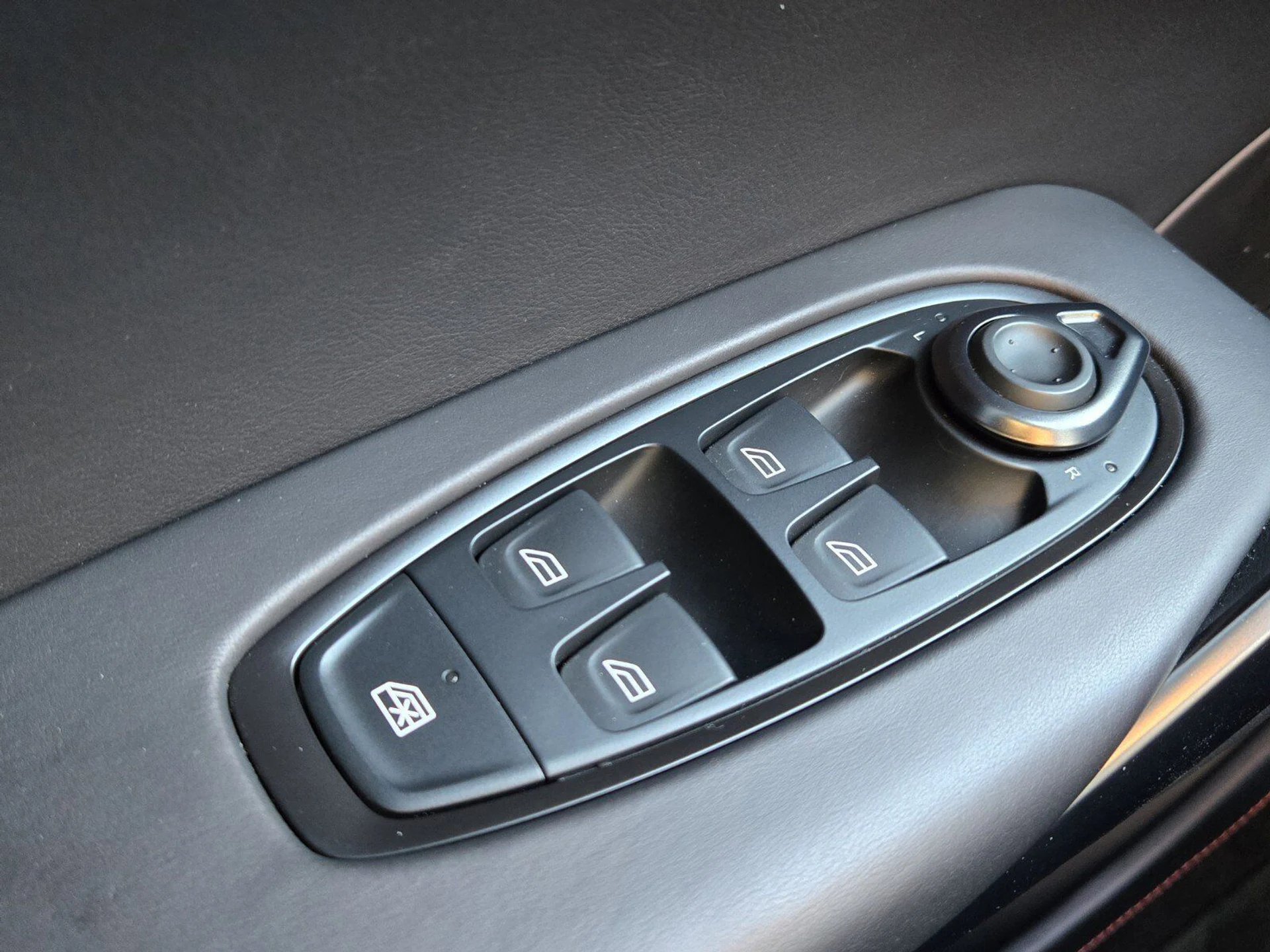 mph047_2812414380_70ccb81f6603e4de0f27c96f93ca8631x_31eff479af