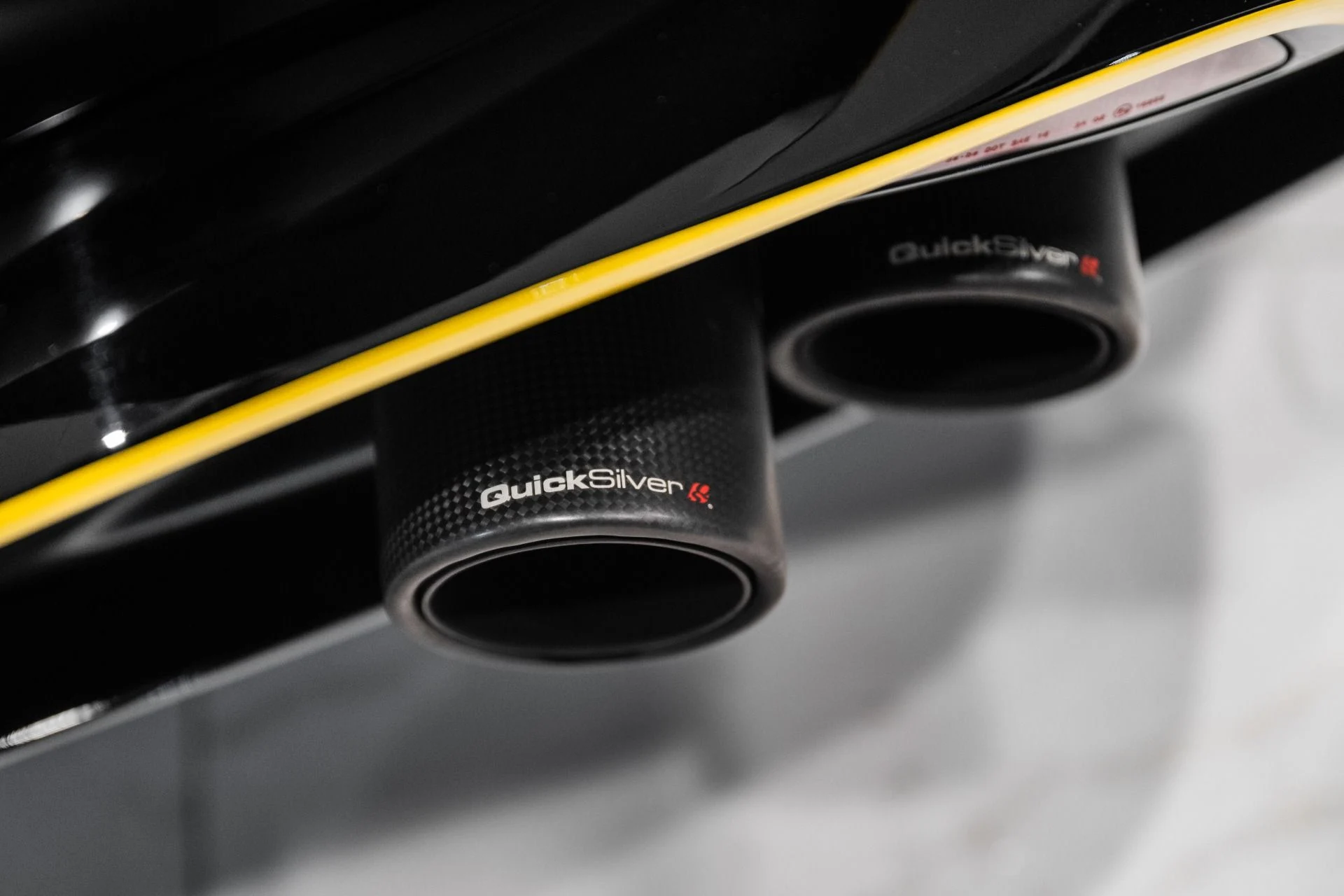 mph047_2864271944_Used_2019_Aston_Martin_Vantage_1765989078_97e0a98f0b