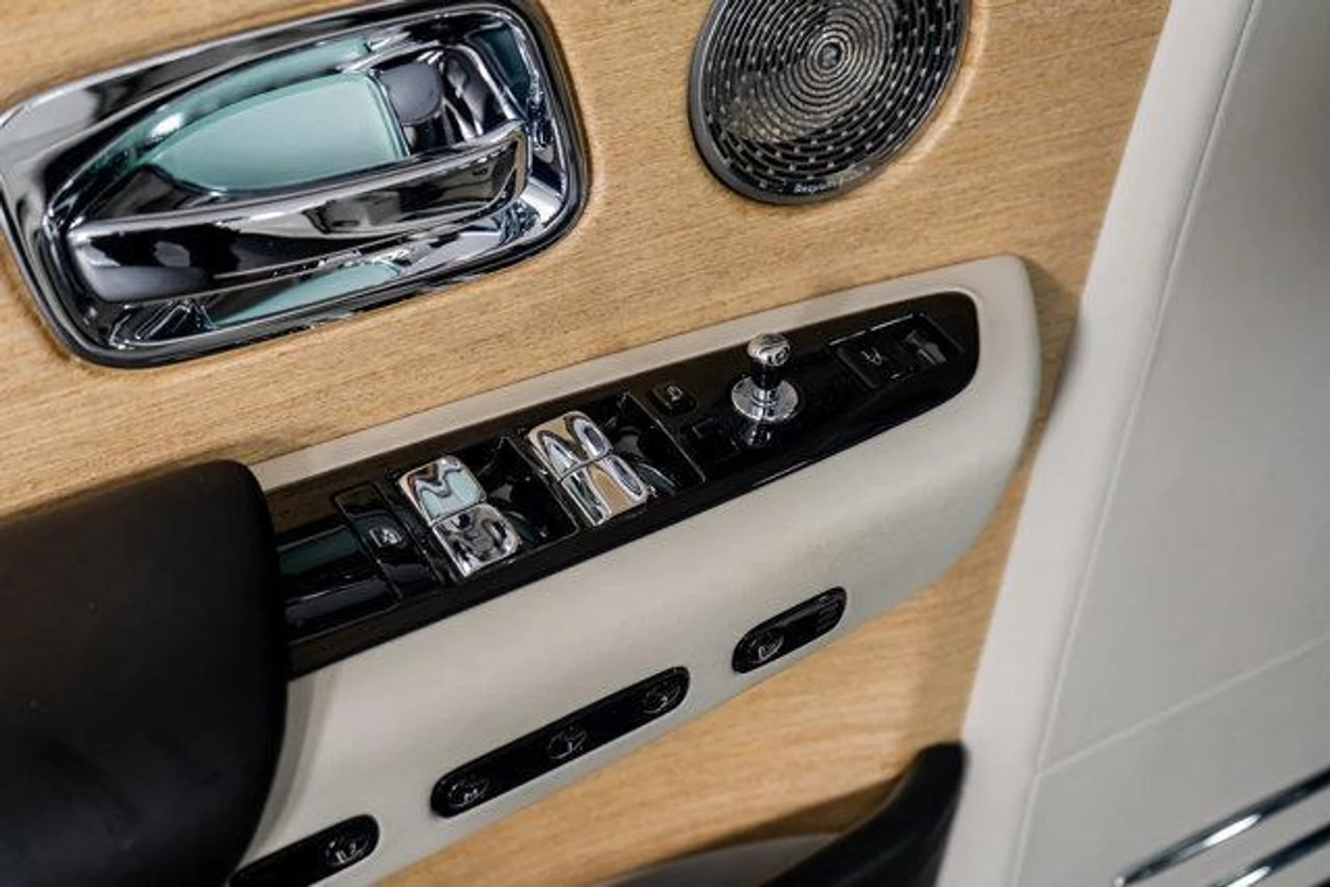 mph047_2870225562_tzp_NX_1j_M_Ucal_A36_M3_J_TY_Tnm_z_U_042899bc66