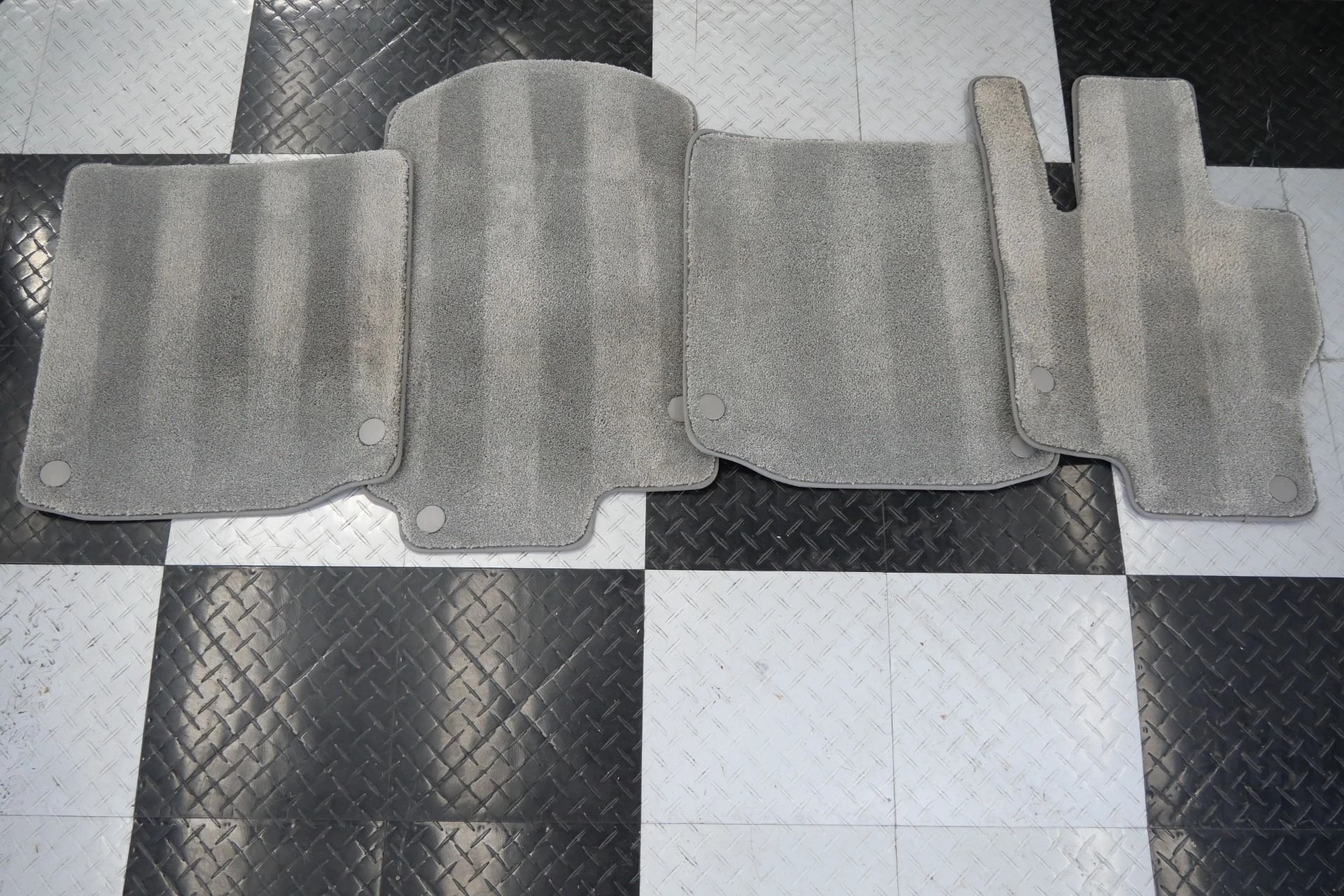 mph047_2882626176_Used_2024_Mercedes_Benz_Maybach_GLS_600_4_MATIC_Factory_Two_Tone_paint_Polished_Wheels_Loaded_1774374618_a4ef6262d8