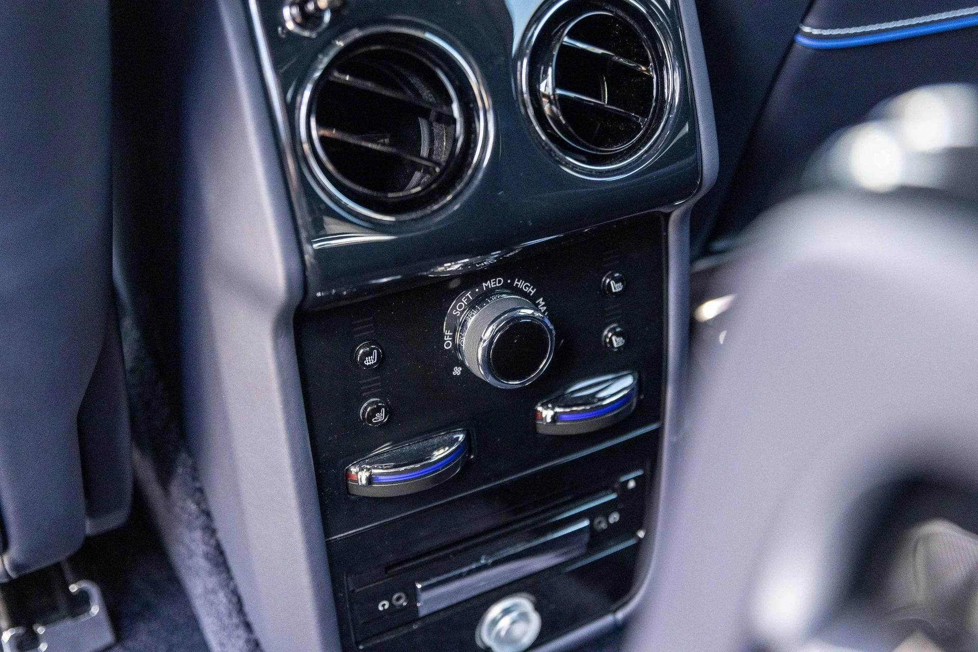 mph047_2887660100_Hi_Tech_Luxury_Imports_LLC_SLATV_8_C04_RU_223924_image_47_b6be360db6