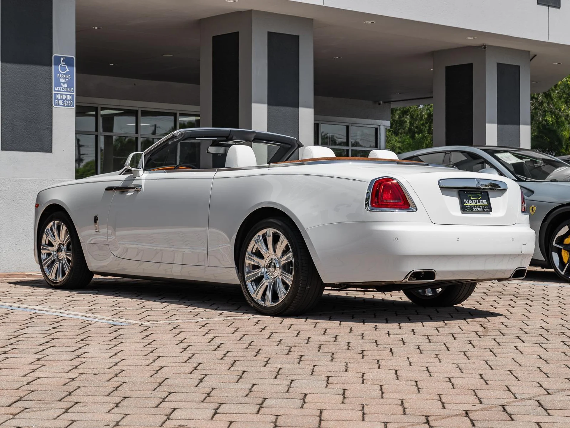 mph047_2898939396_Used_2016_Rolls_Royce_Dawn_2dr_Convertible_1782414124_88786b71a5