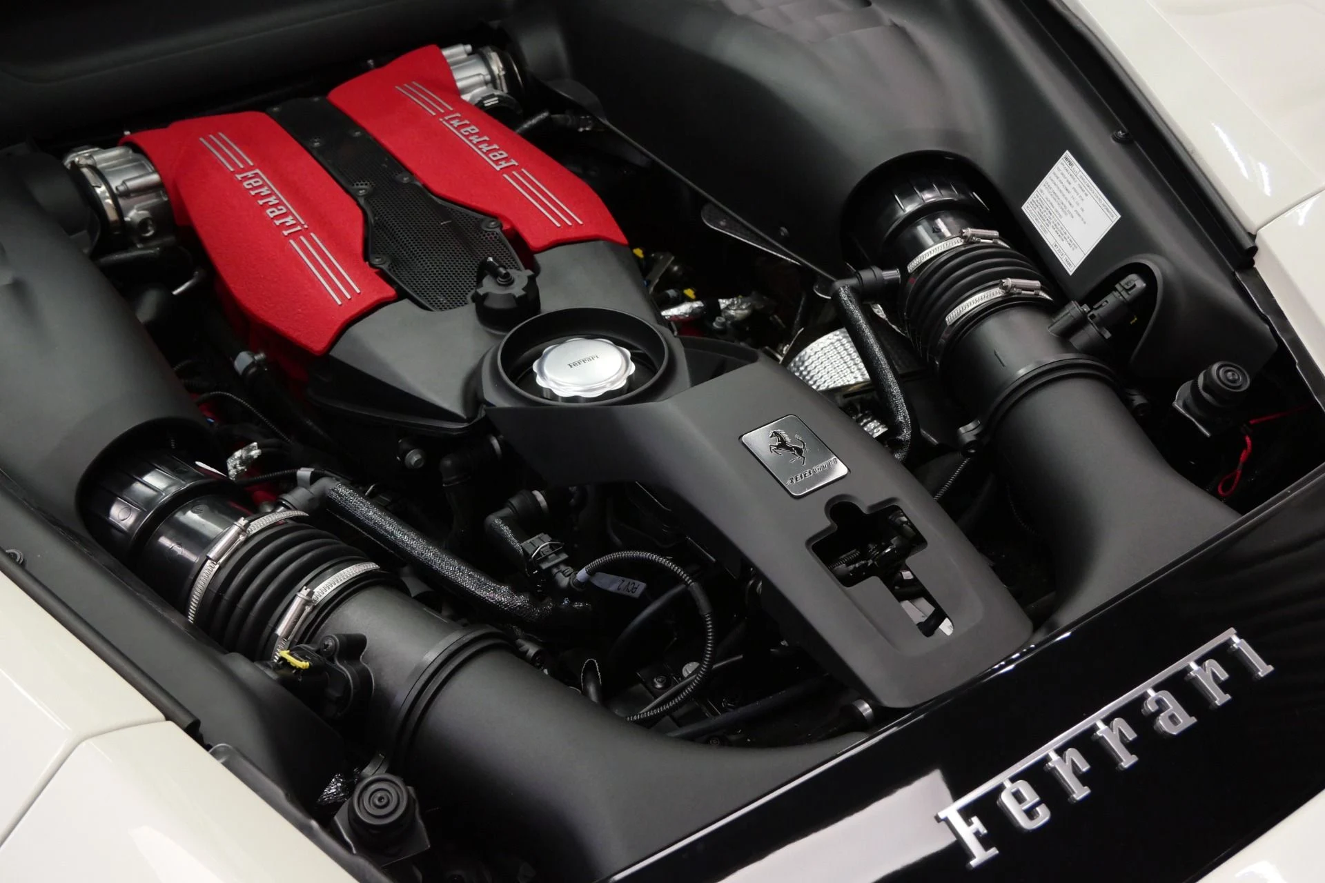 mph047_2900888075_Used_2018_Ferrari_488_GTB_1755879022_e542ddac2e