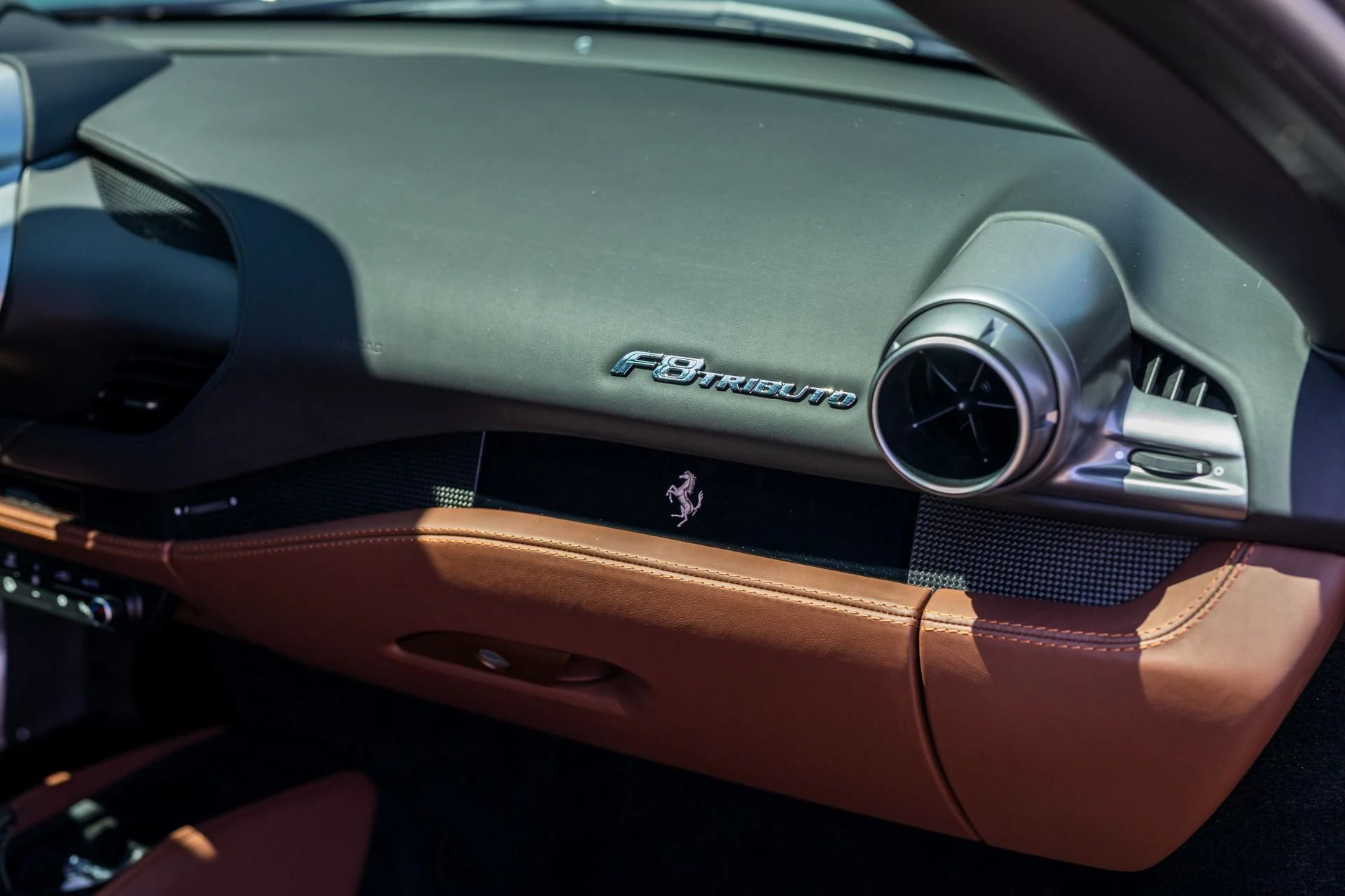 mph047_2912801544_Used_2022_Ferrari_F8_Tributo_1744415626_a7521c6ac4