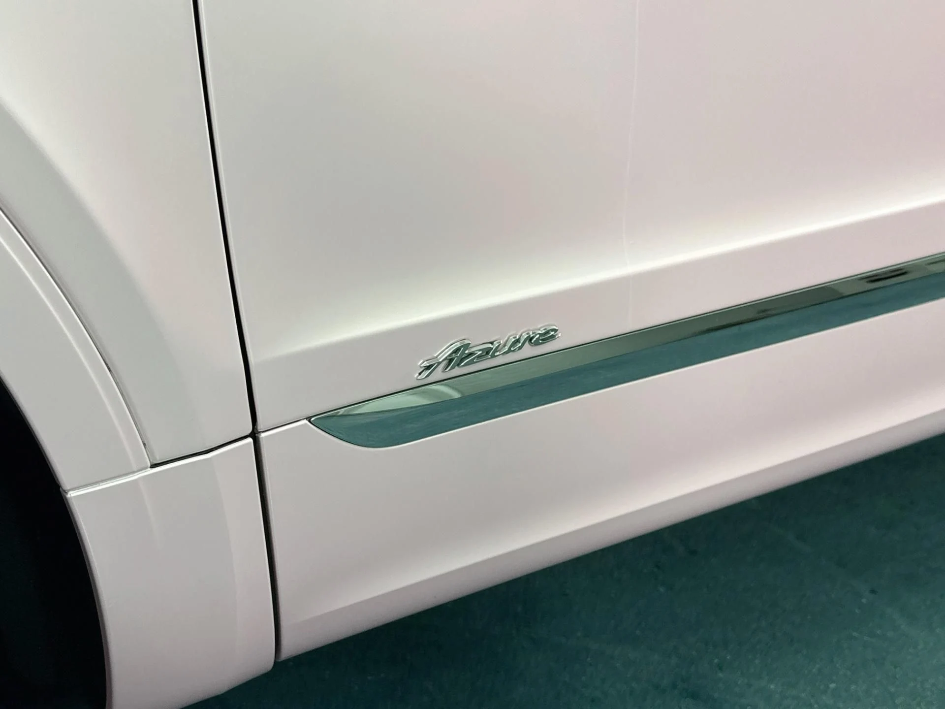 mph047_2951965720_Used_2023_Bentley_Bentayga_Azure_V8_1789145834_c7c46c94ad