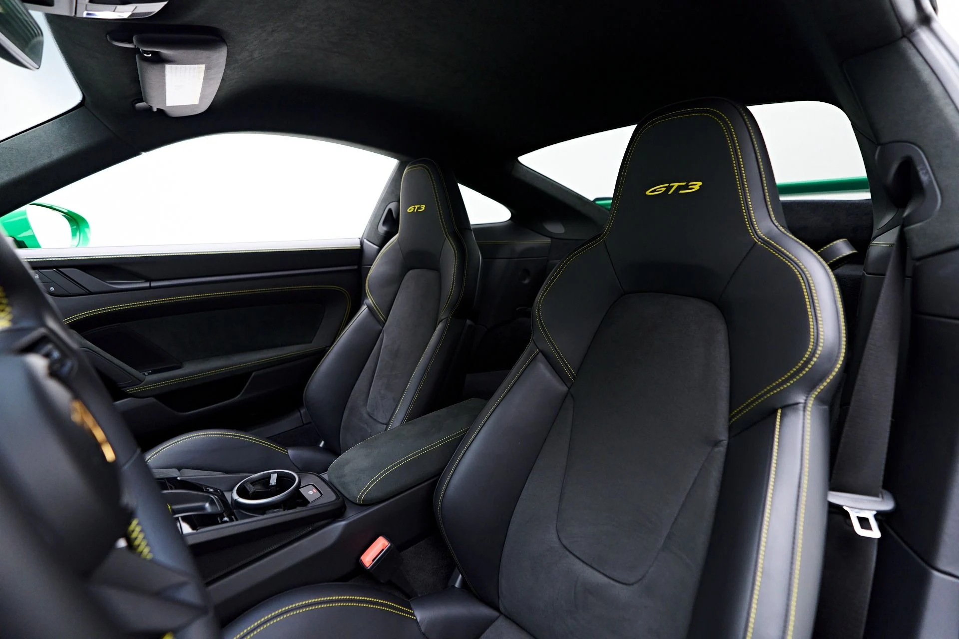 mph047_2957129171_Used_2022_Porsche_911_GT_3_1763574748_eecce8d1cb