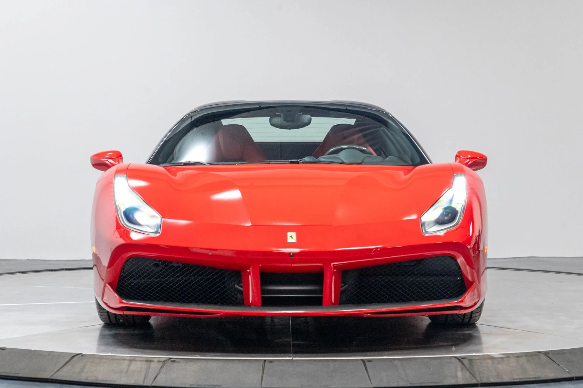 mph047_2962600903_Used_2018_Ferrari_488_Spider_1786656638_0b8516e85a