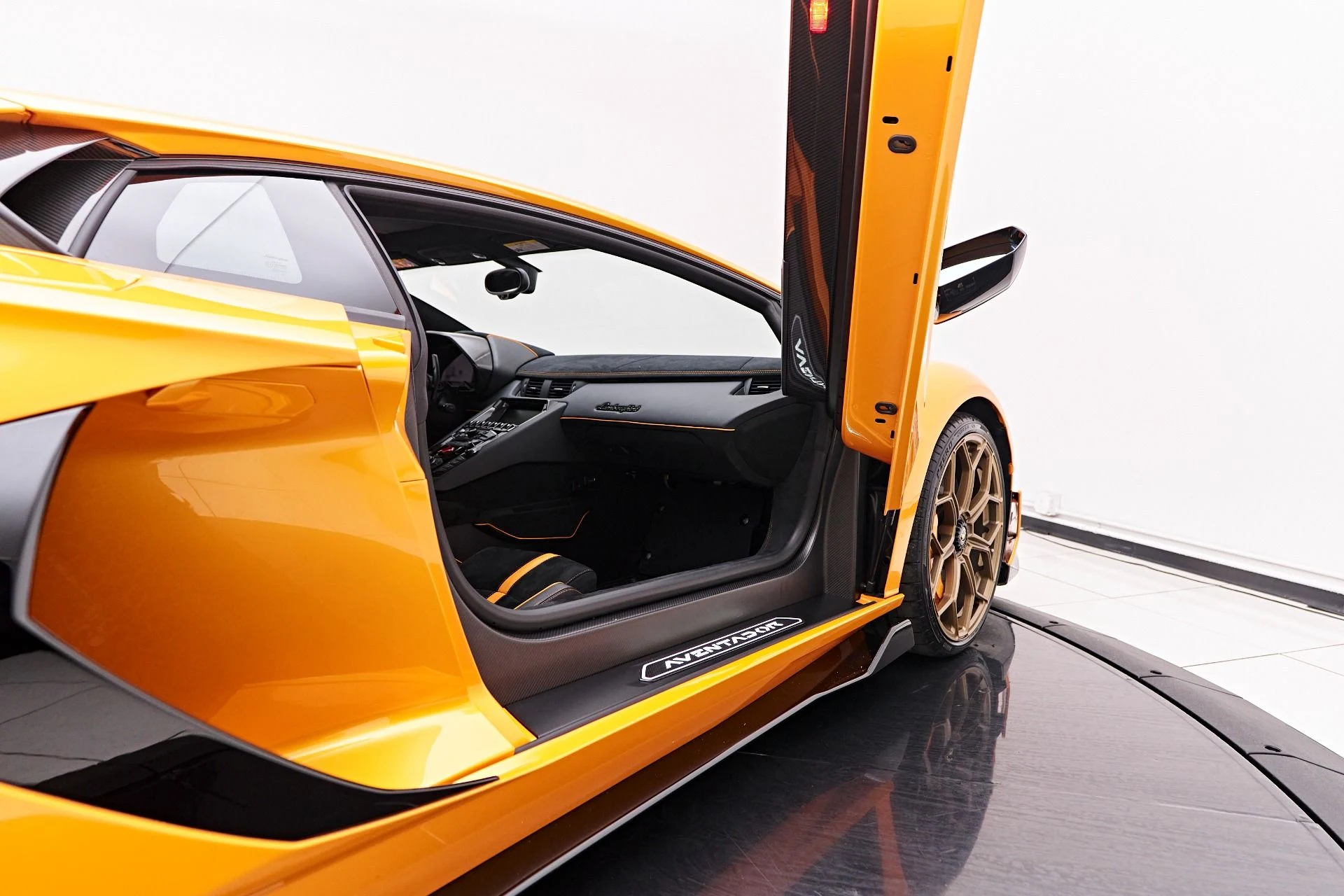 mph047_2970880072_Used_2021_Lamborghini_Aventador_SVJ_Base_1755224573_217a990c14