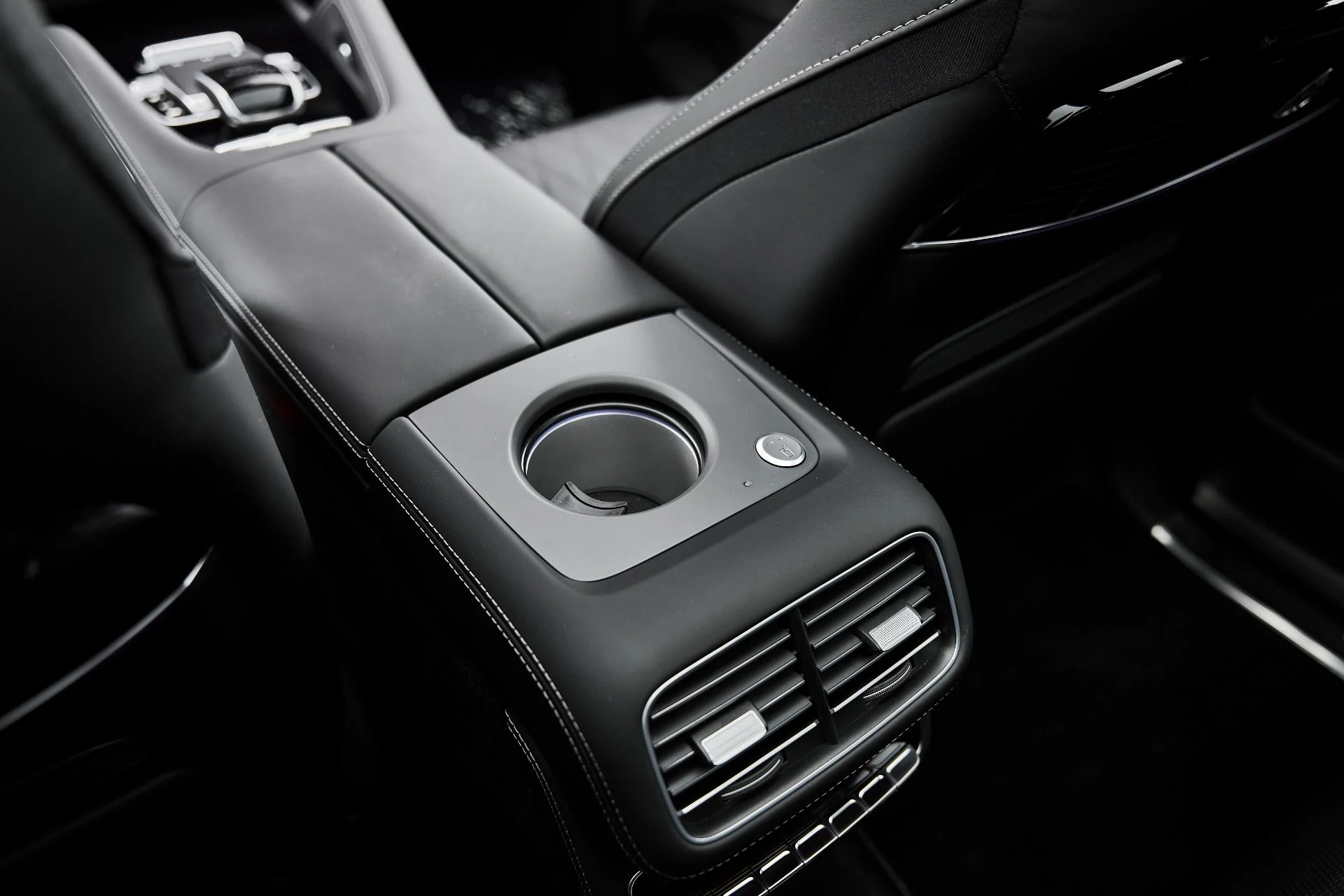 mph047_297791760_Used_2026_Mercedes_Benz_GLS_Maybach_GLS_600_1777160274_79d42fbda3