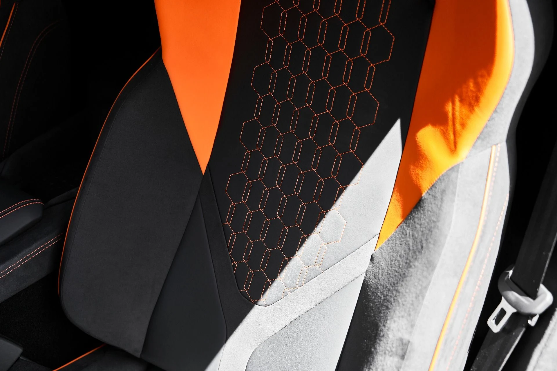 mph047_2987014183_Used_2024_Lamborghini_Revuelto_Base_1777394342_423e009266