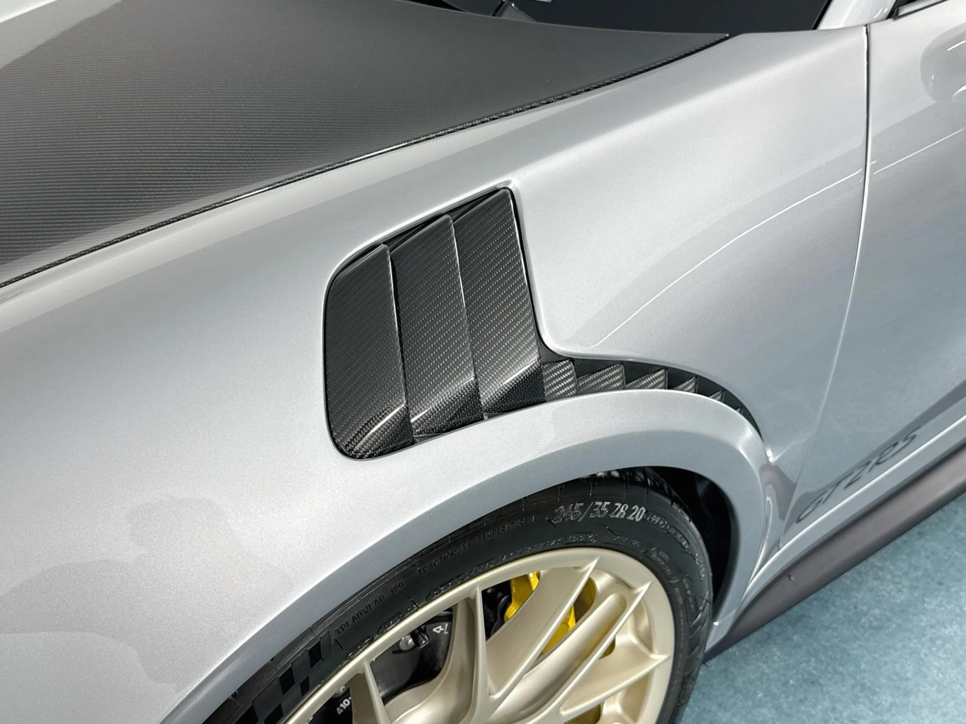 mph047_3017572615_Used_2018_Porsche_911_GT_2_RS_1785871794_992d907659