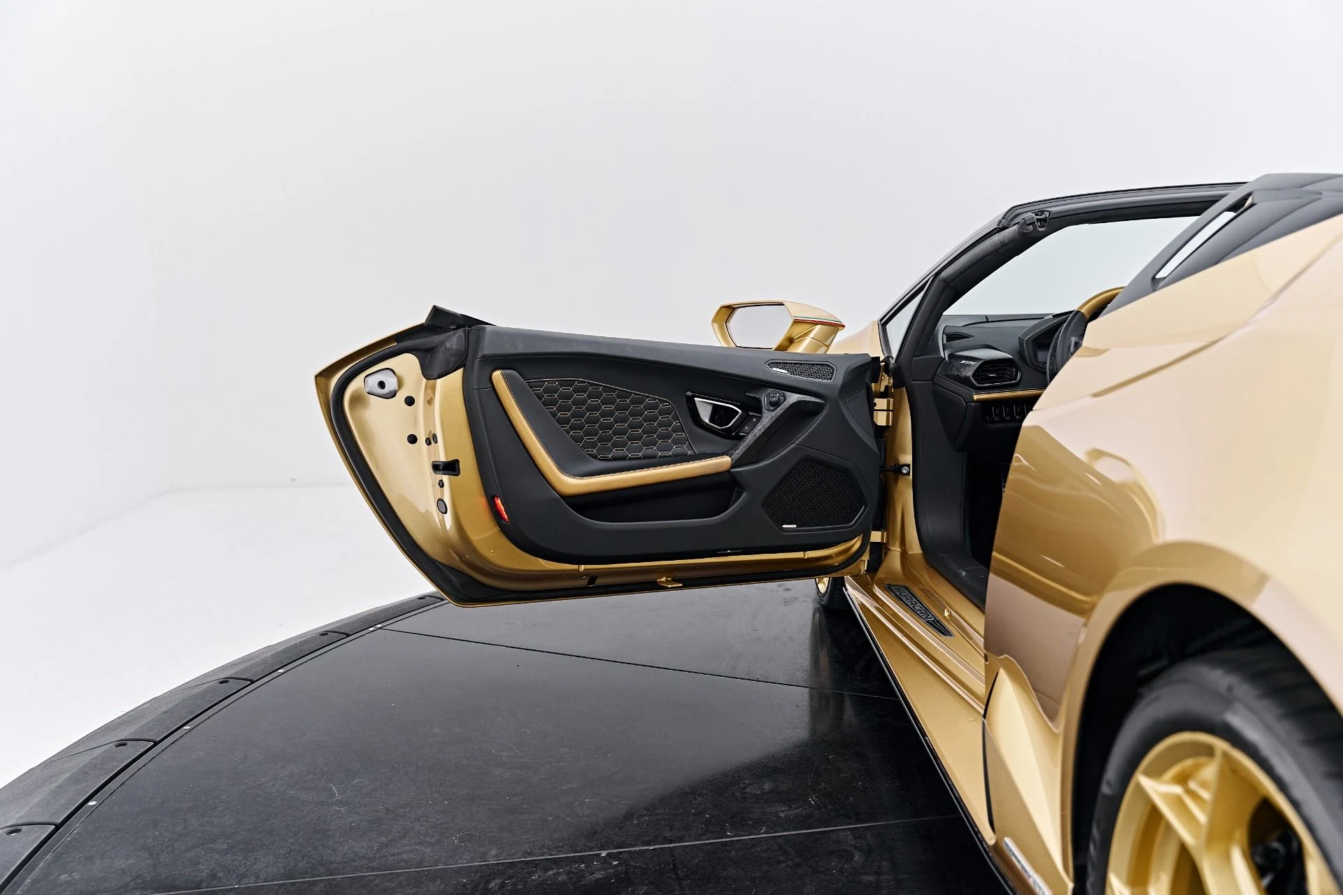 mph047_3040715697_Used_2022_Lamborghini_Huracan_EVO_Base_1791315929_80d56d12ee