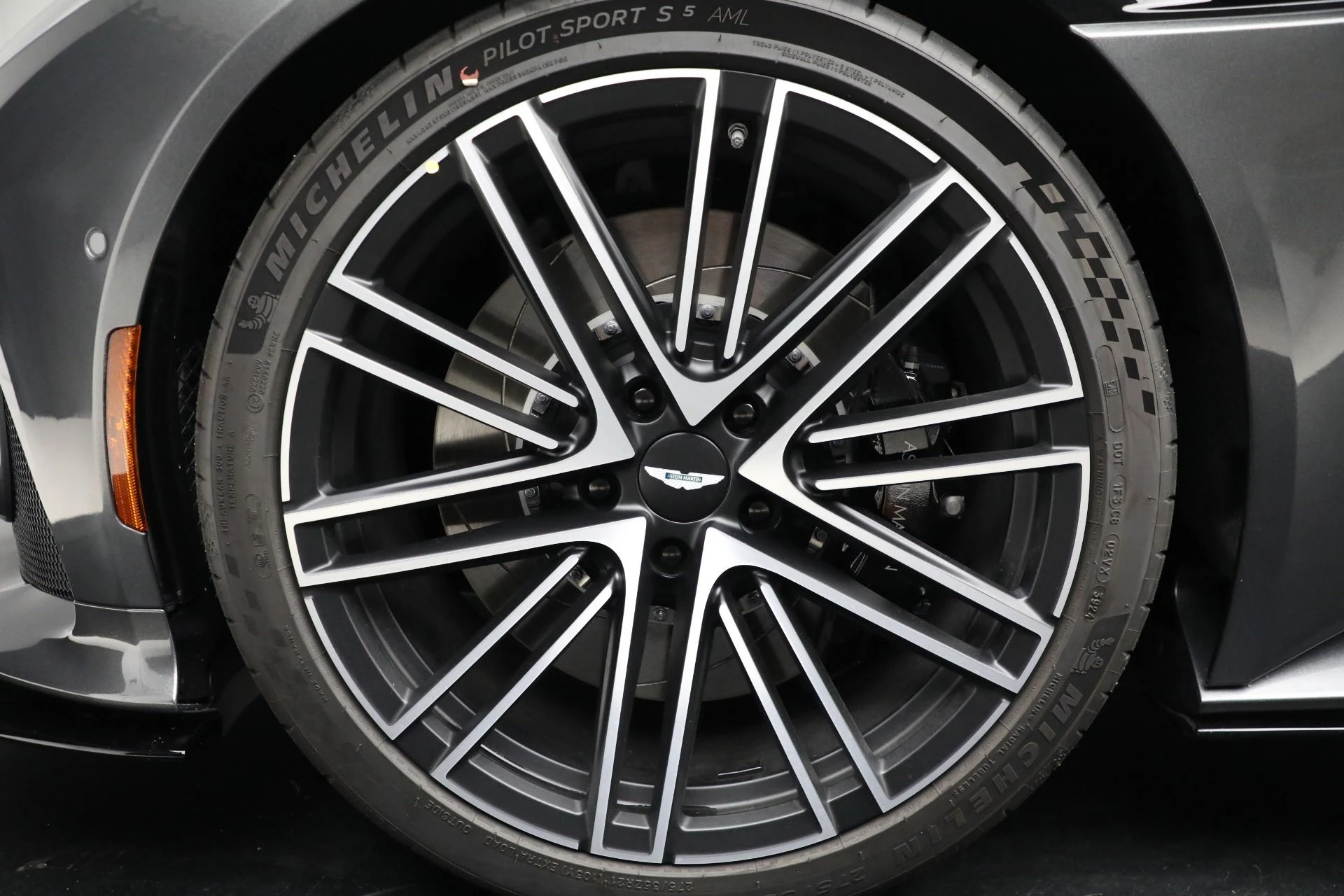 mph047_305112375_New_2025_Aston_Martin_DB_12_Volante_13980a00ff