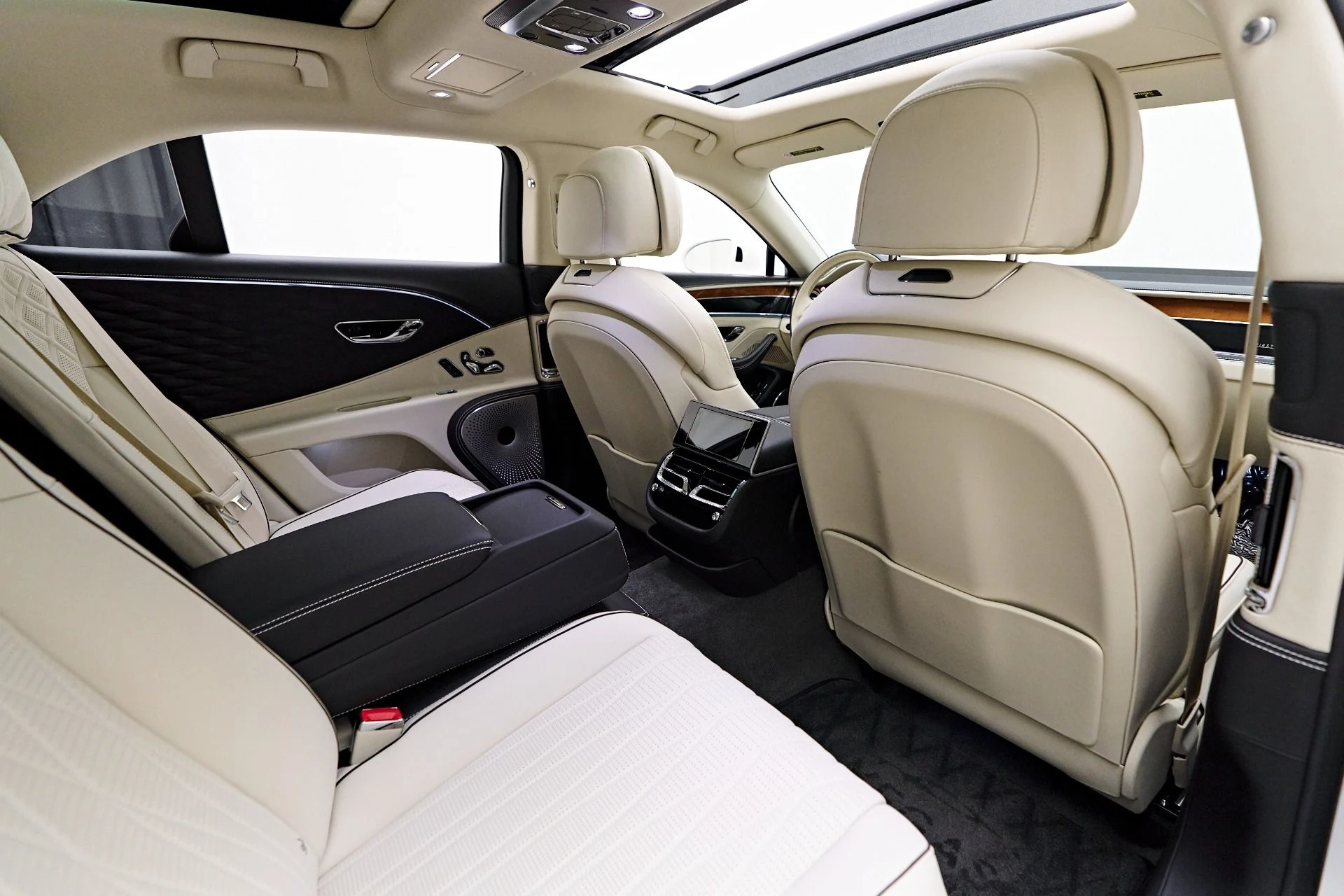 mph047_3054008120_Used_2021_Bentley_Flying_Spur_V8_1755391879_d74a0104b3