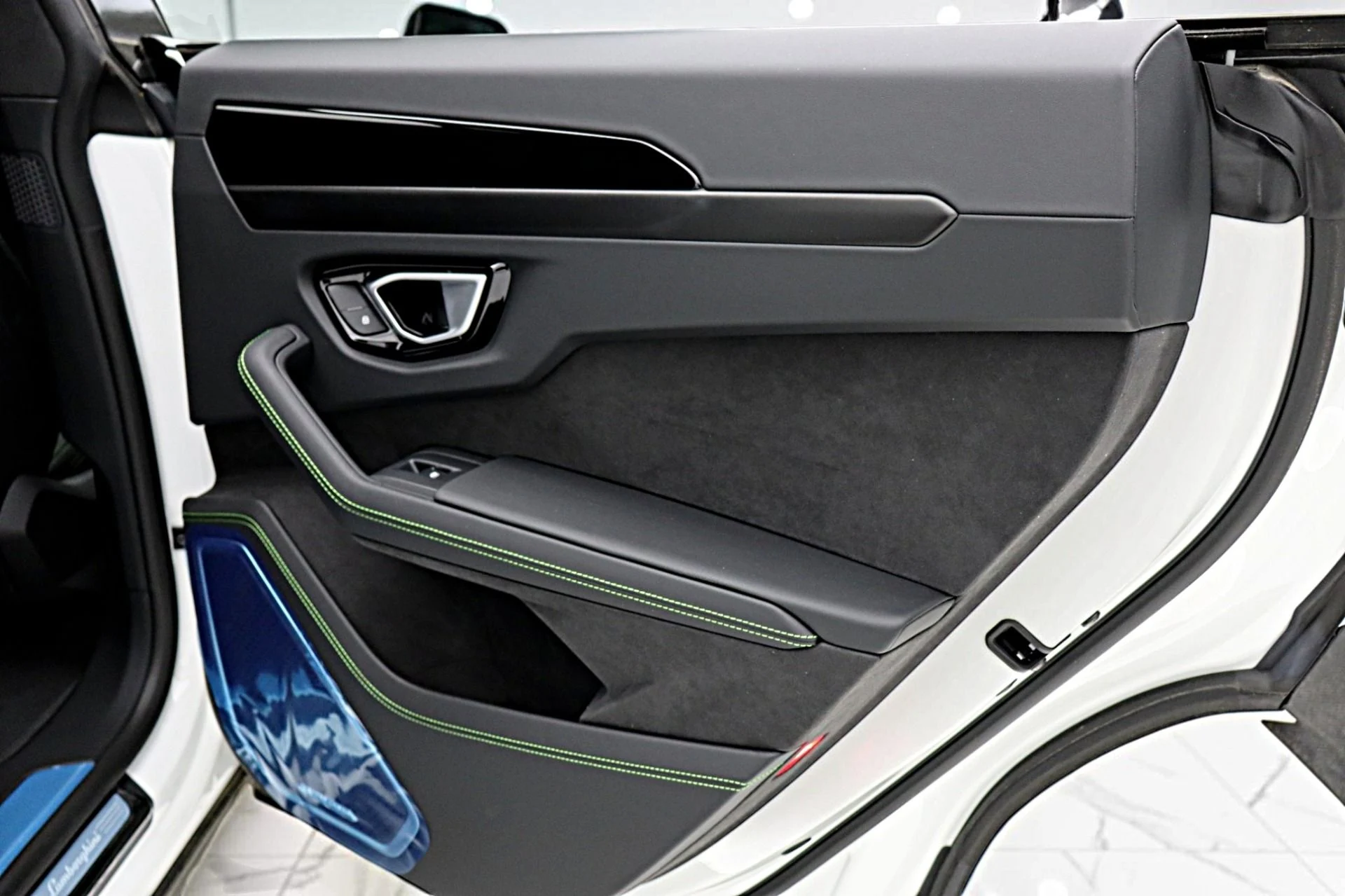 mph047_3069617703_New_2026_Lamborghini_Urus_SE_439618638b